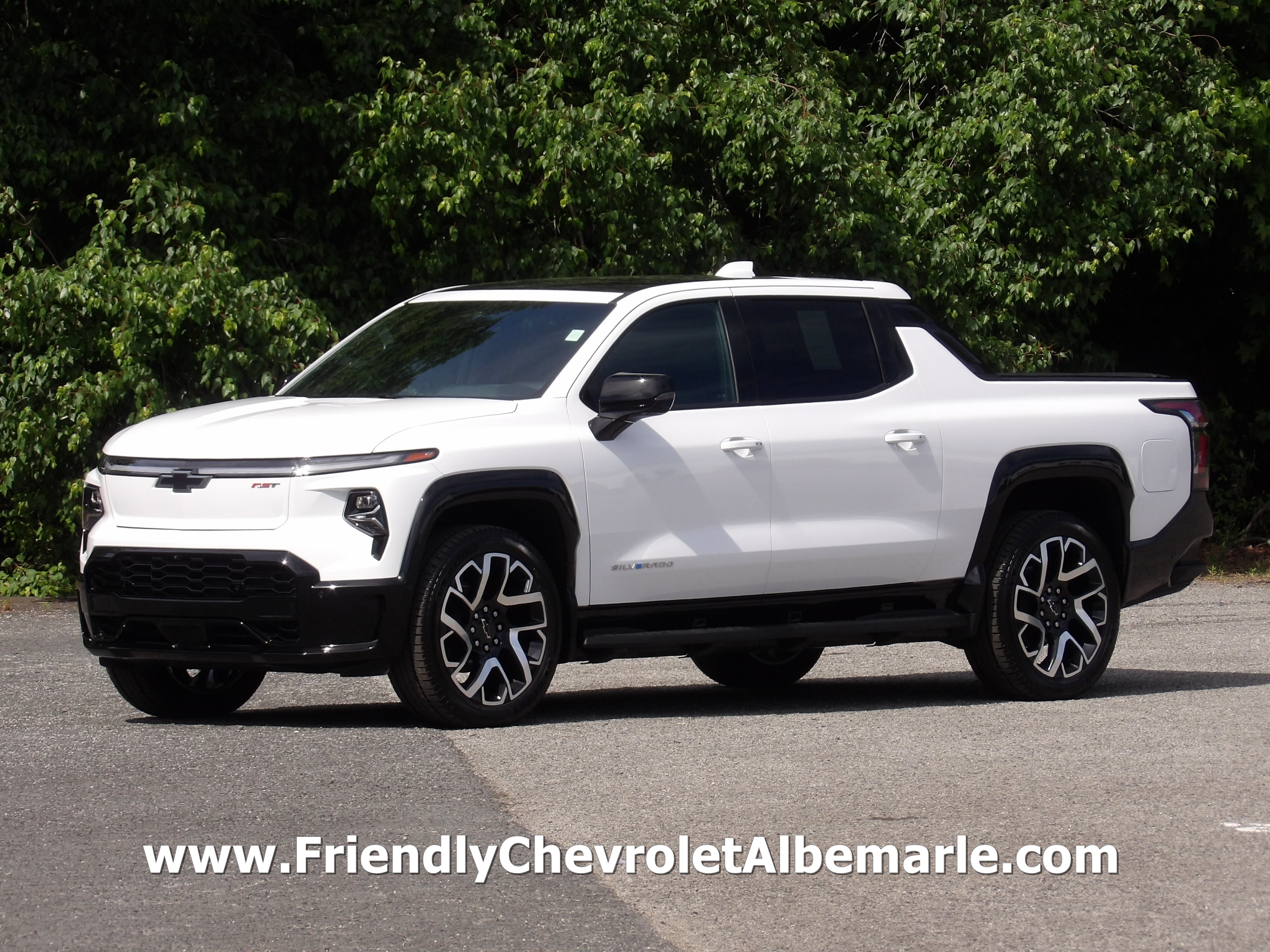 2025 Chevrolet Silverado EV RST Max Range's photo