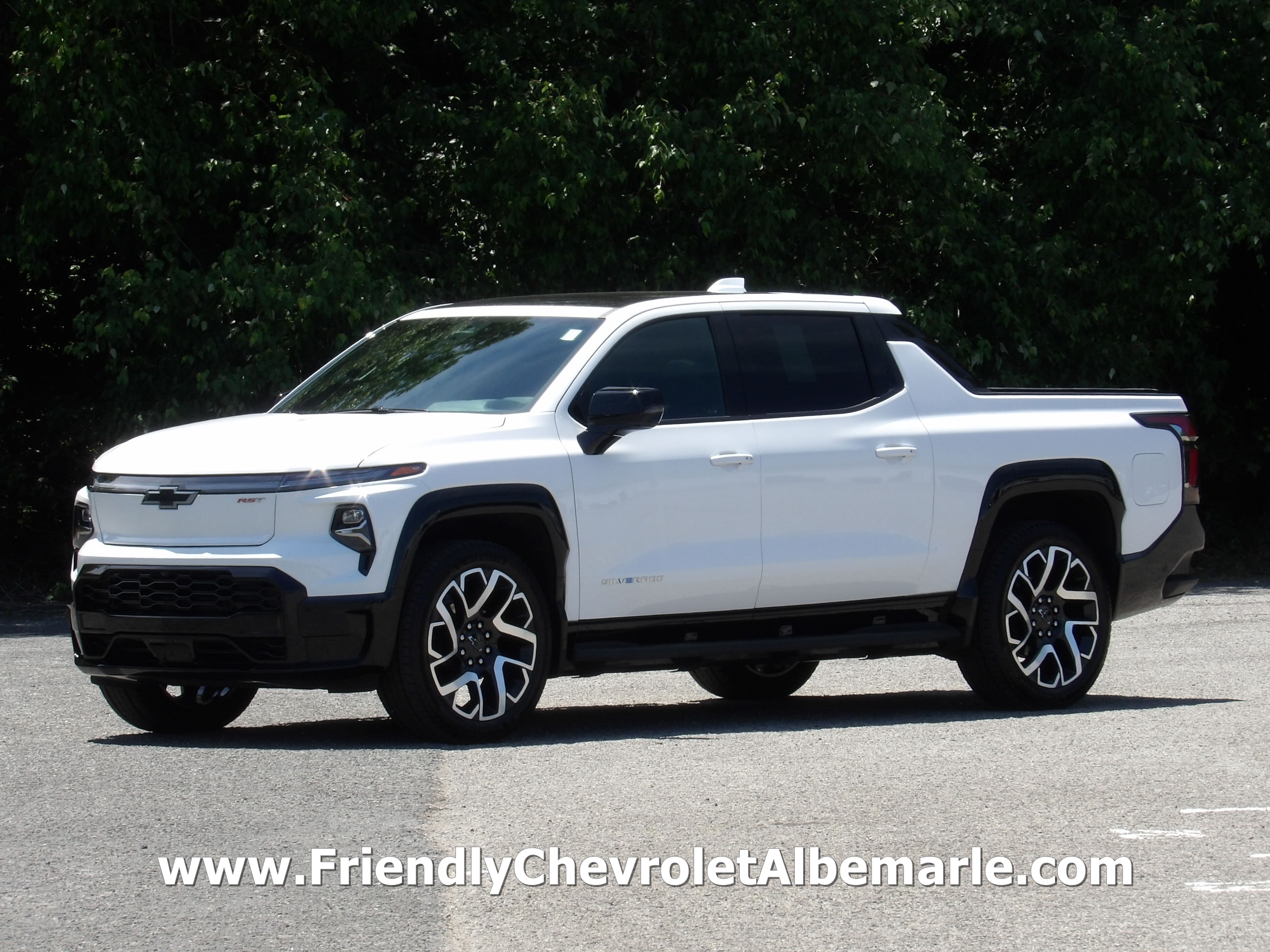 2025 Chevrolet Silverado EV RST Max Range's photo