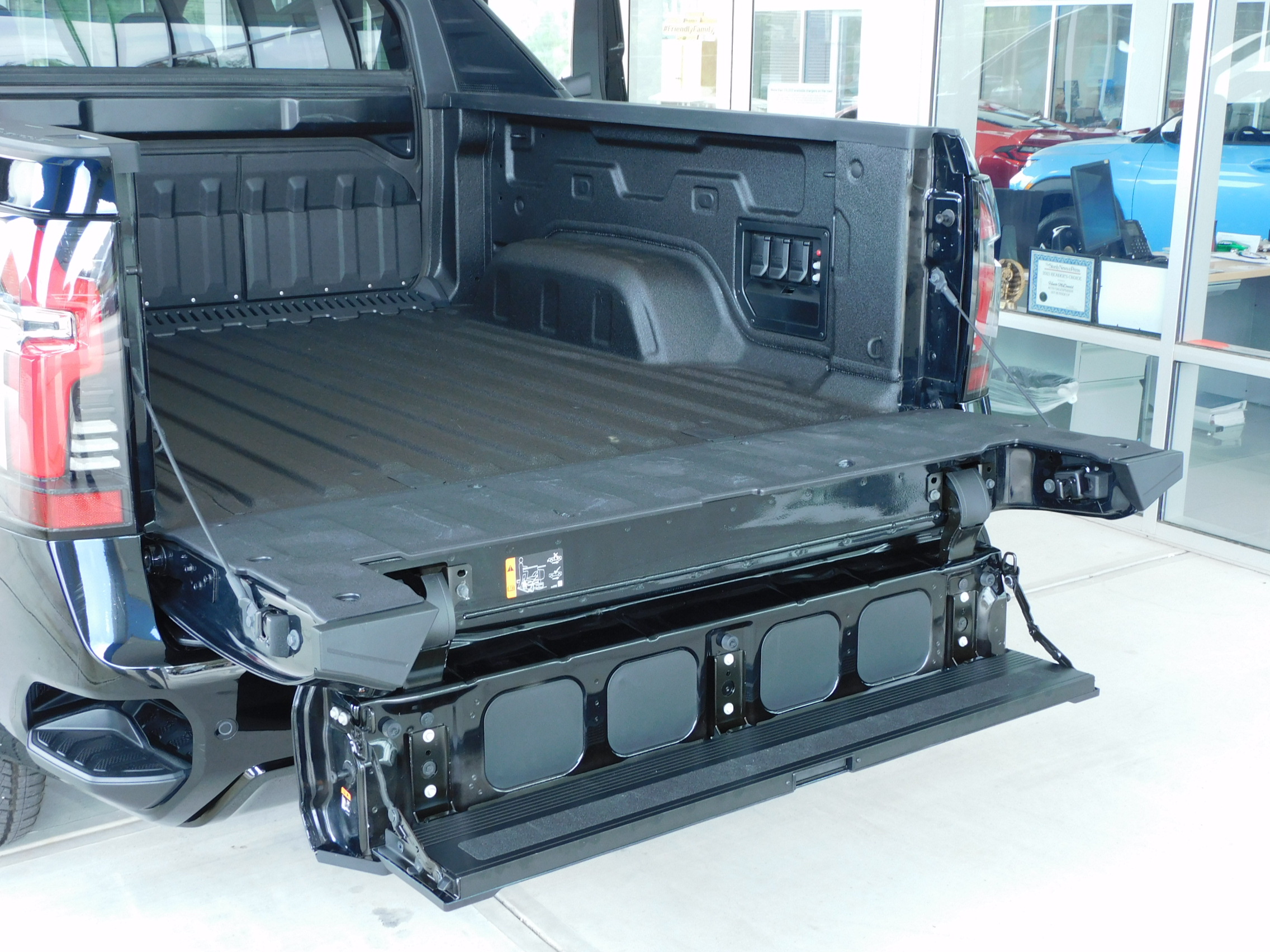 2024 Chevrolet Silverado EV RST photo 12