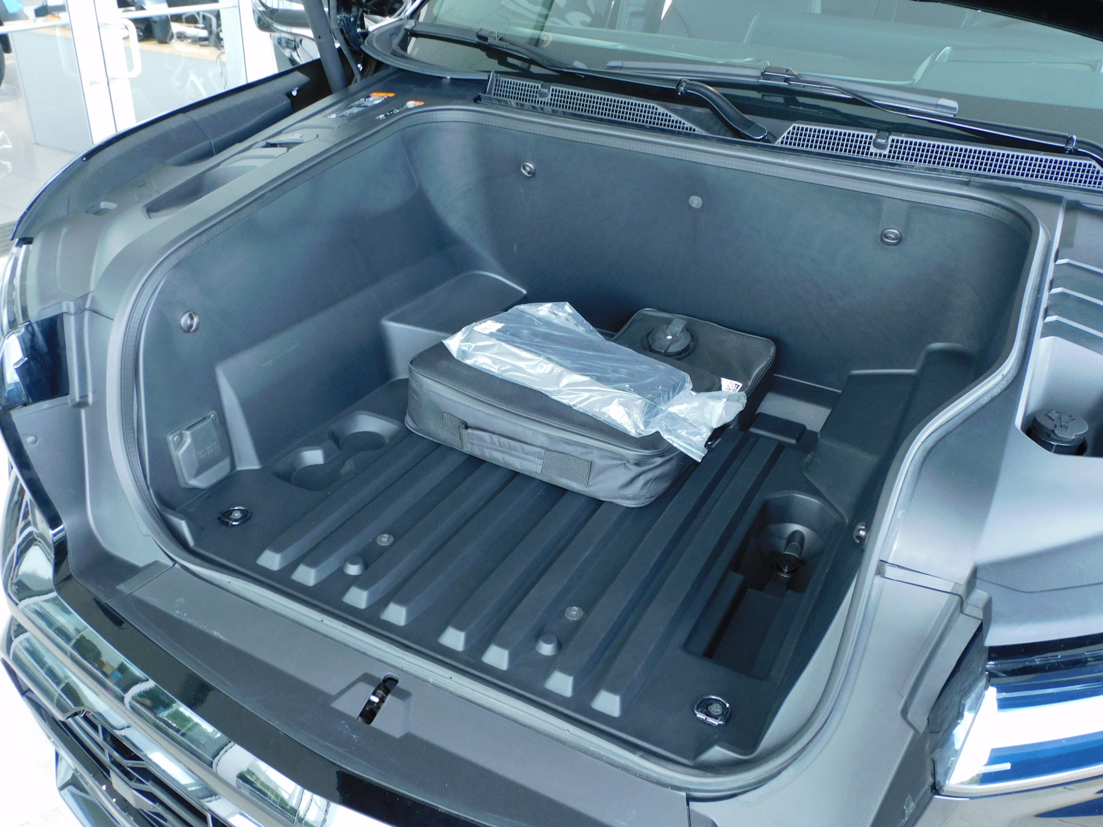 2024 Chevrolet Silverado EV RST photo 15