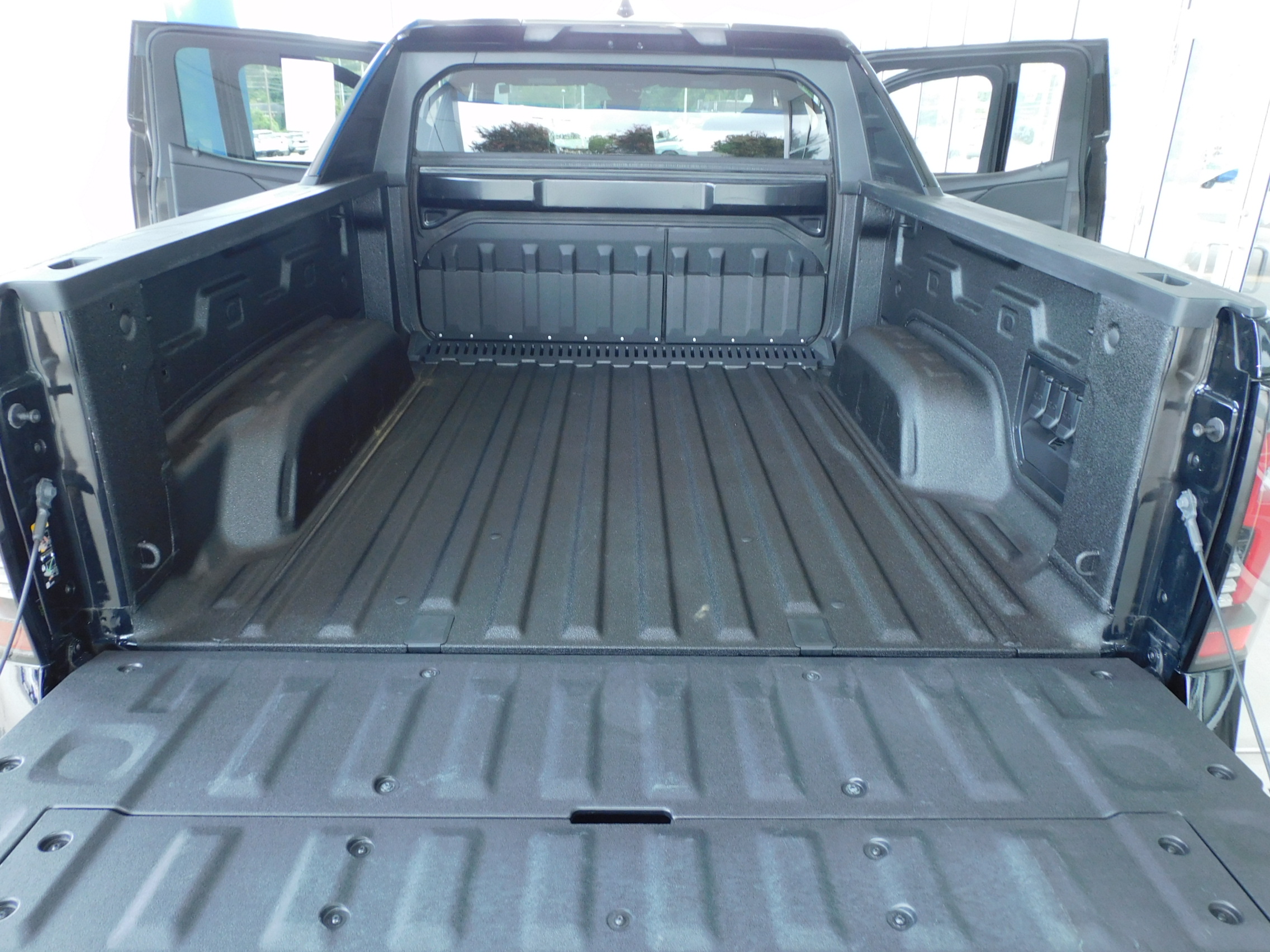2024 Chevrolet Silverado EV RST photo 13
