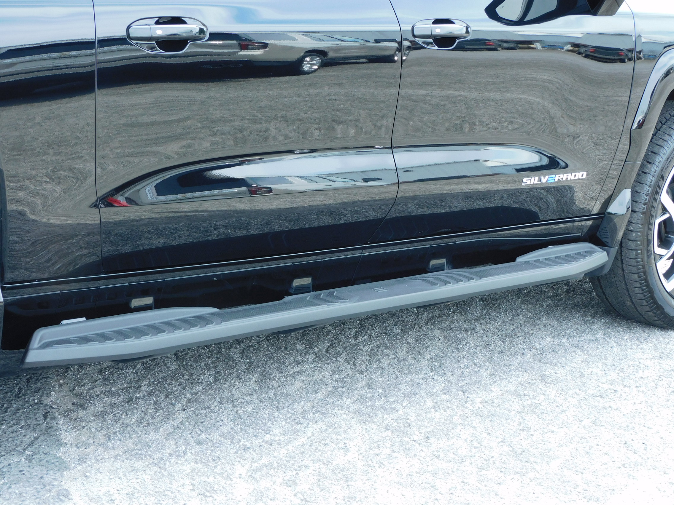 2024 Chevrolet Silverado EV RST photo 11