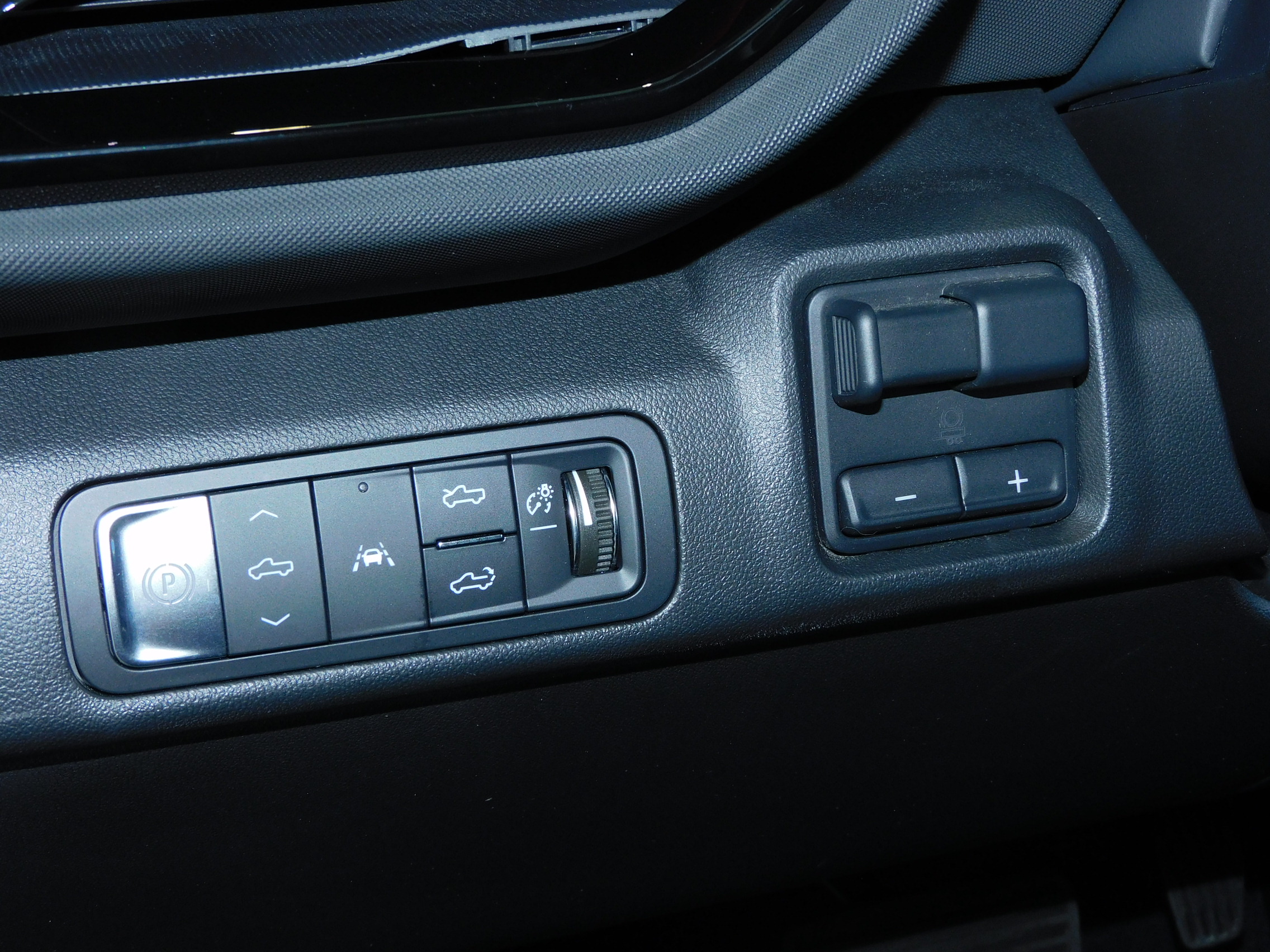 2024 Chevrolet Silverado EV RST photo 25