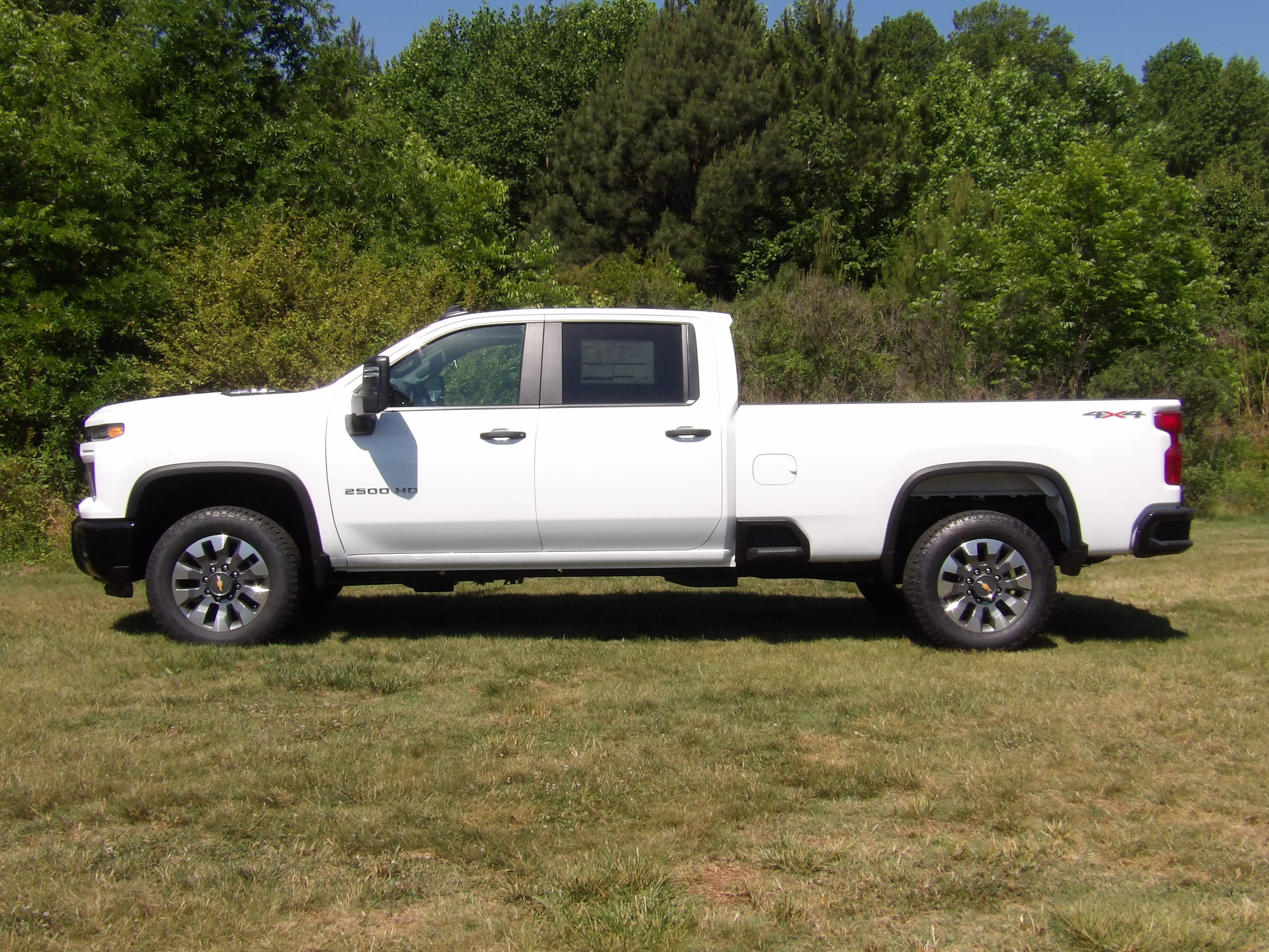 New 2026 Summit White Chevrolet Custom image 6