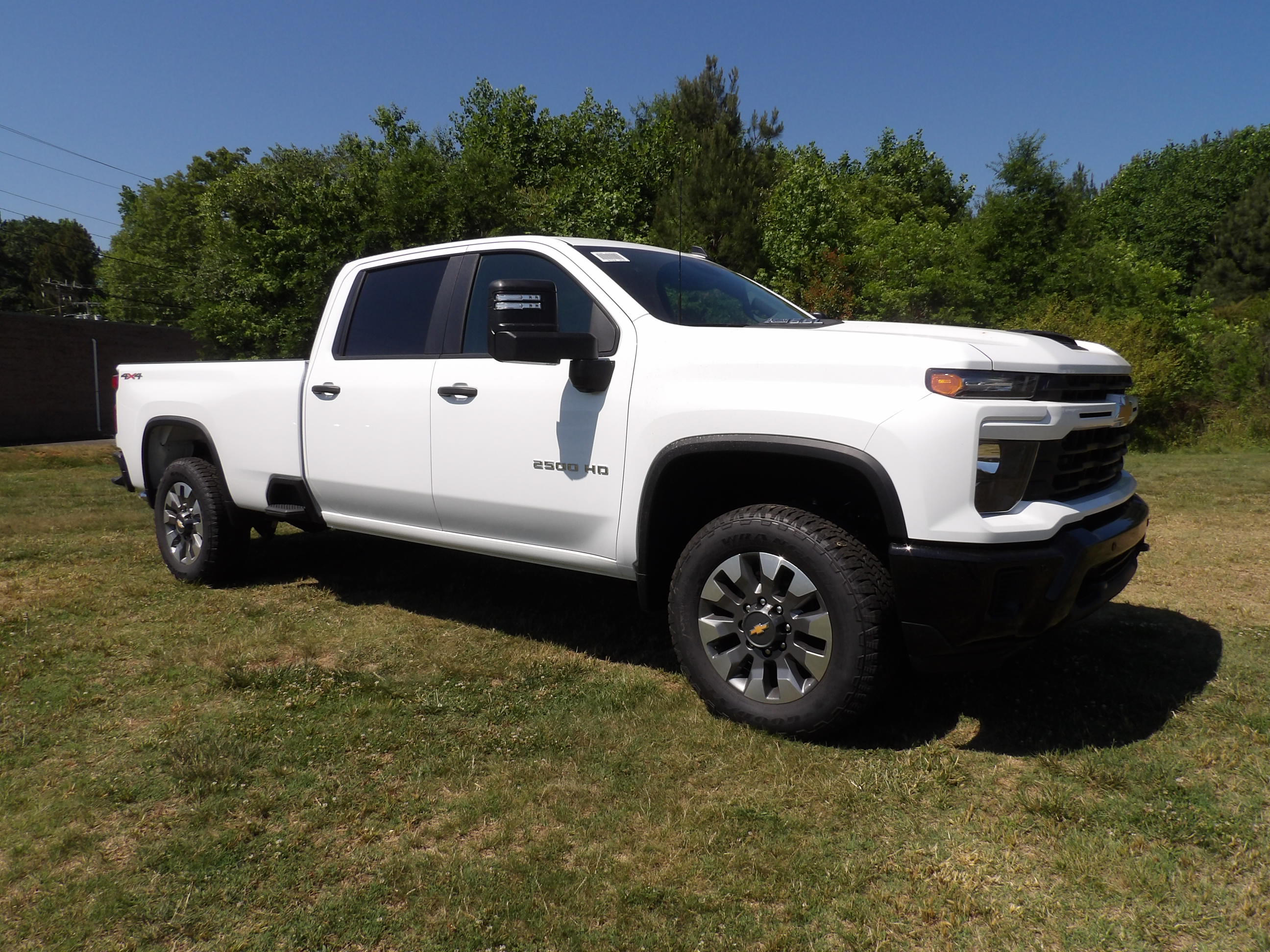 New 2026 Summit White Chevrolet Custom image 9
