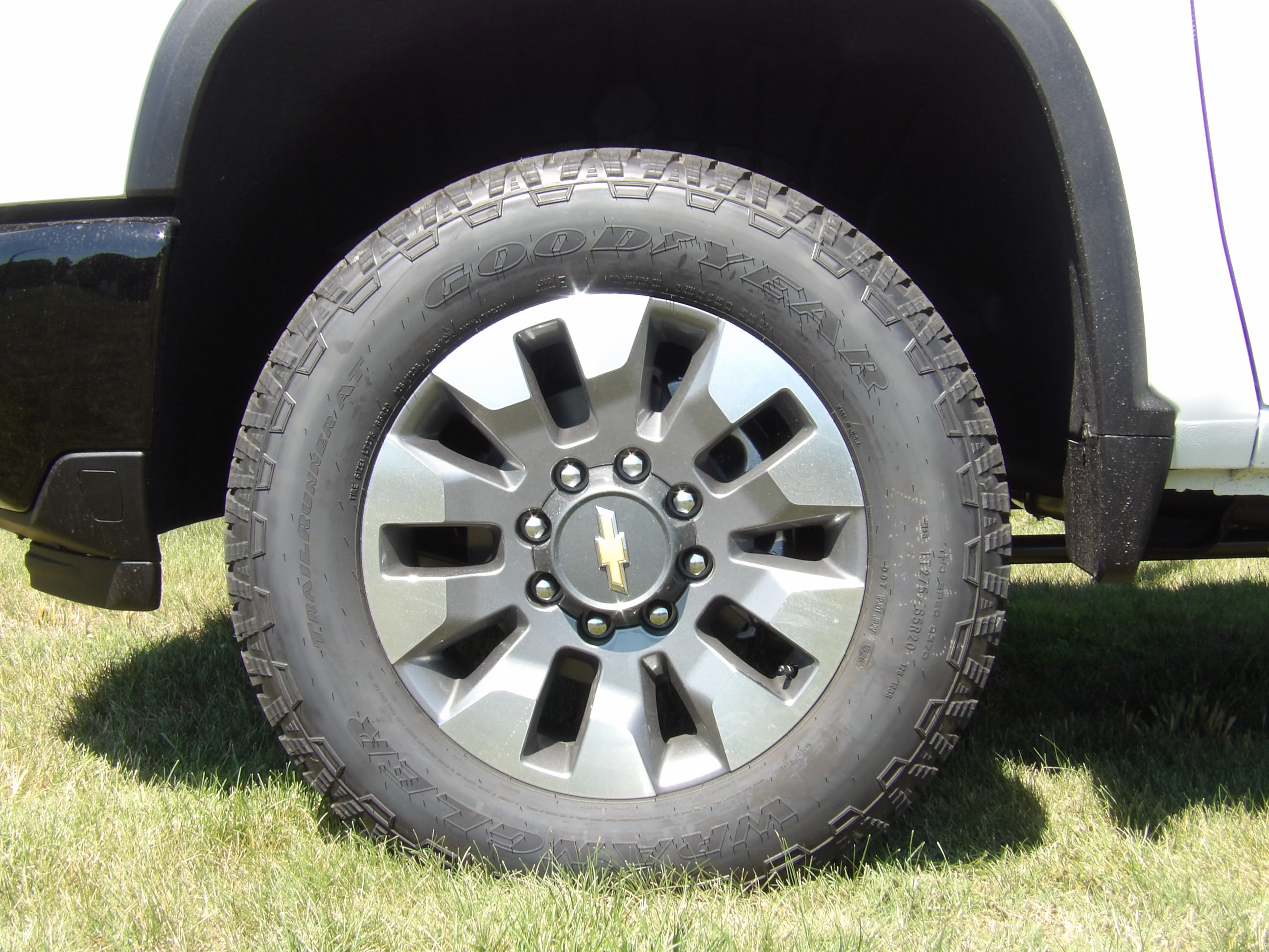 New 2026 Summit White Chevrolet Custom image 7