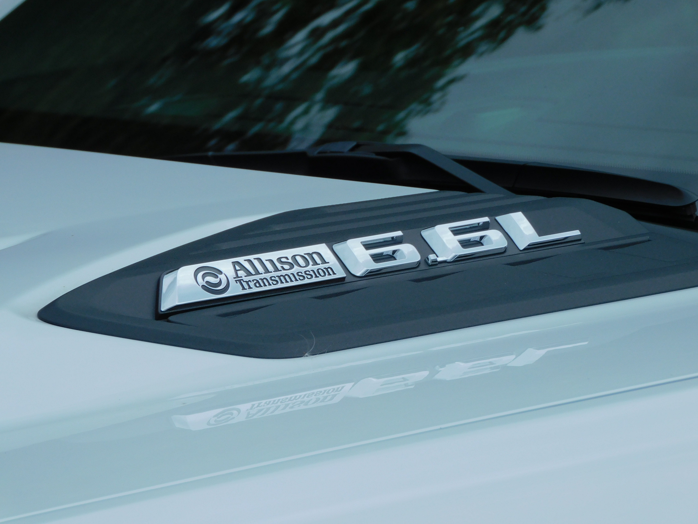 2025 Chevrolet Silverado 2500HD Custom photo 2