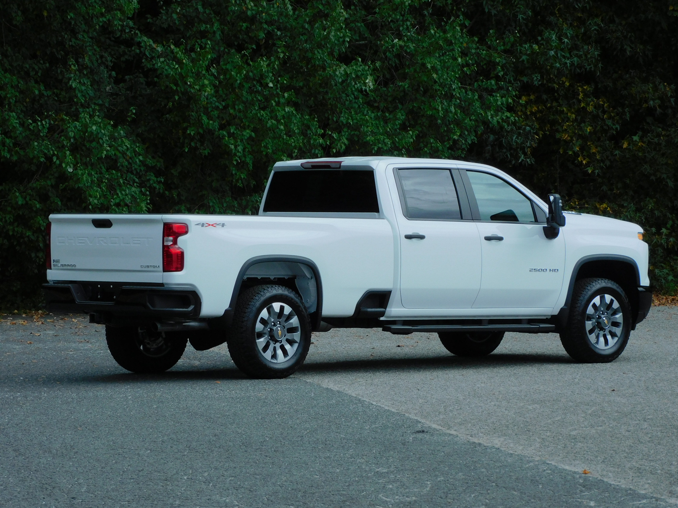 2025 Chevrolet Silverado 2500HD Custom photo 3