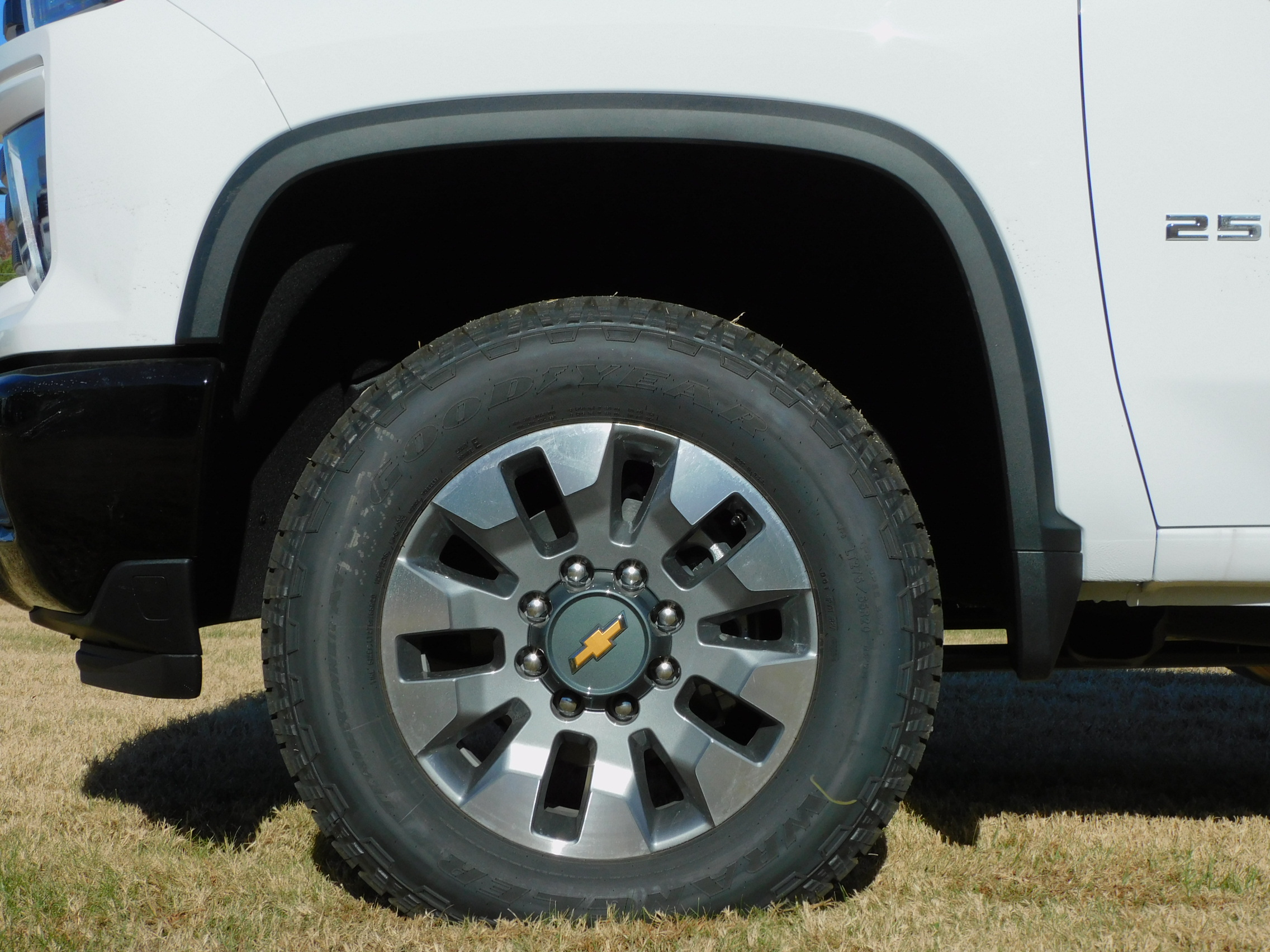 2026 Chevrolet Silverado 2500HD Custom photo 2