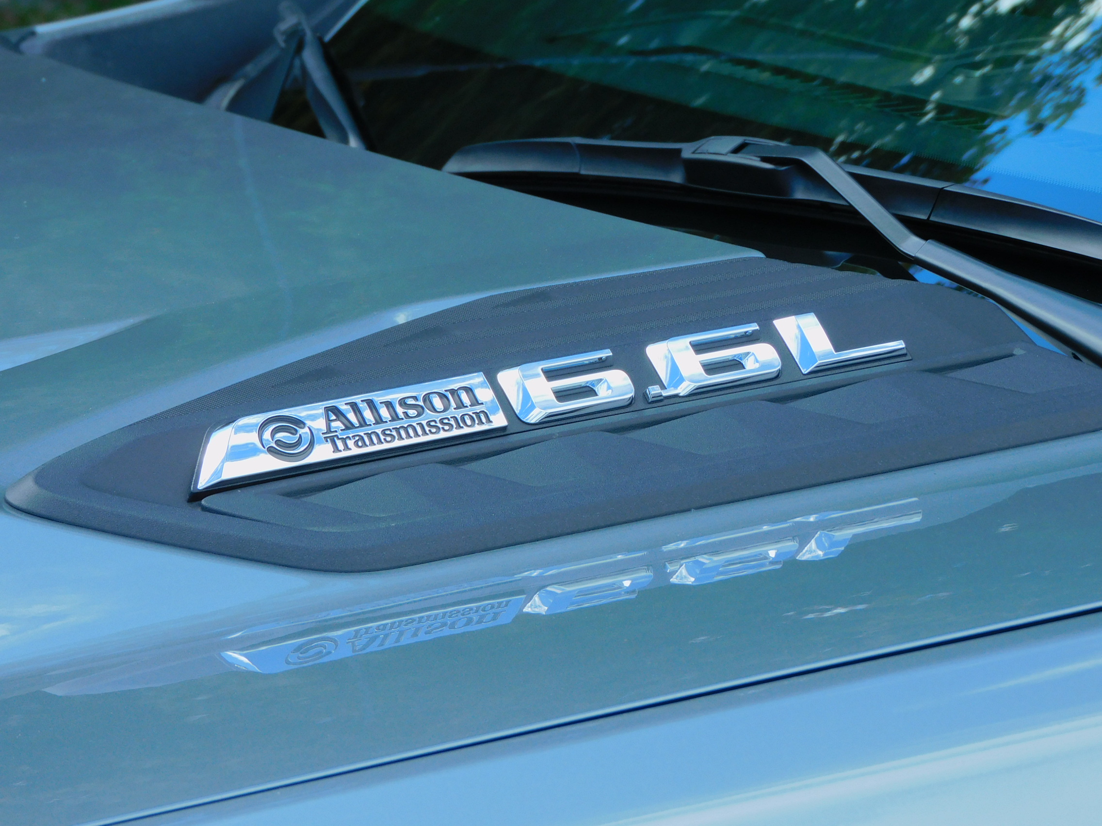 2025 Chevrolet Silverado 2500HD Custom photo 3