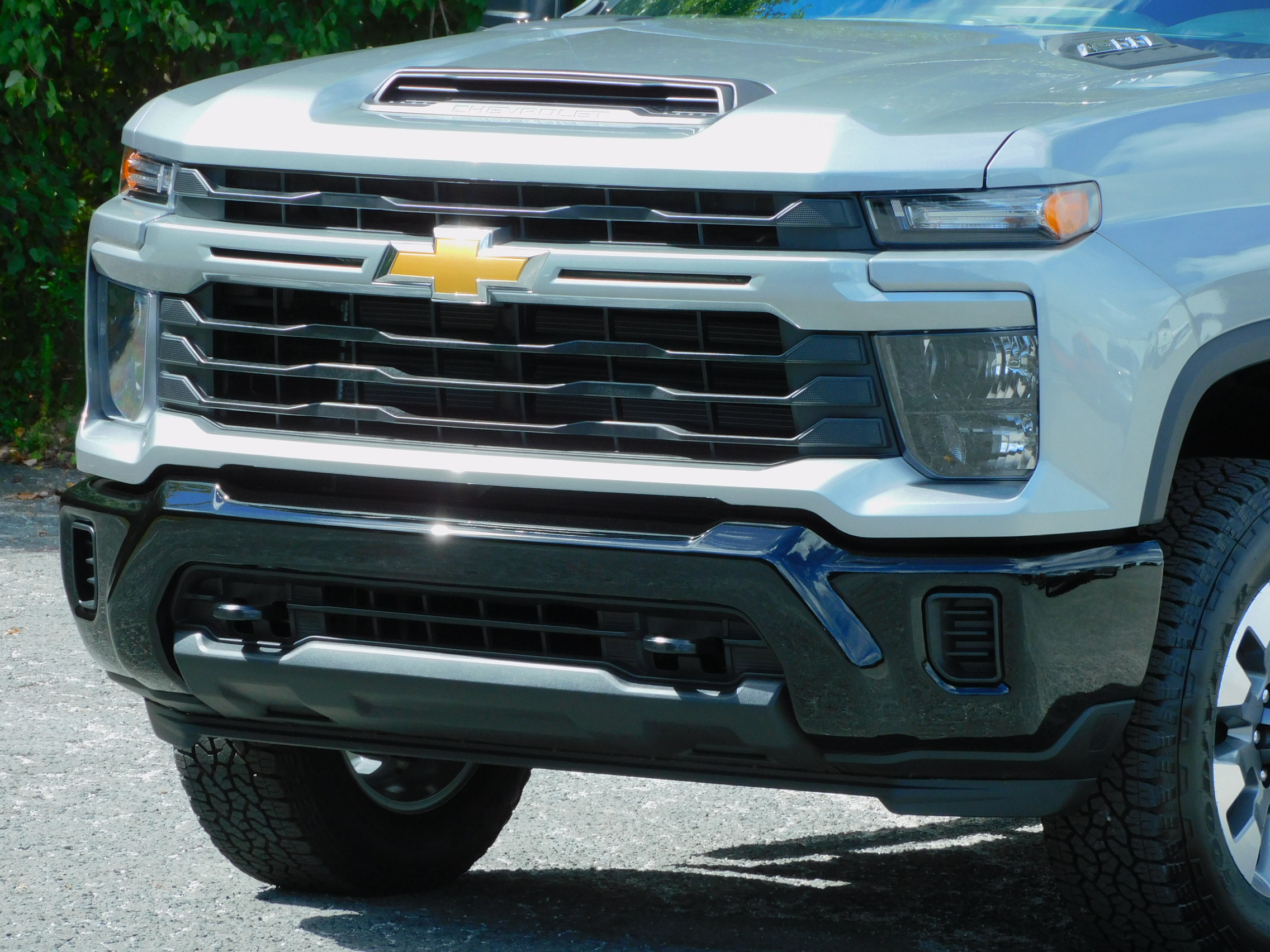 2025 Chevrolet Silverado 2500HD Custom photo 2