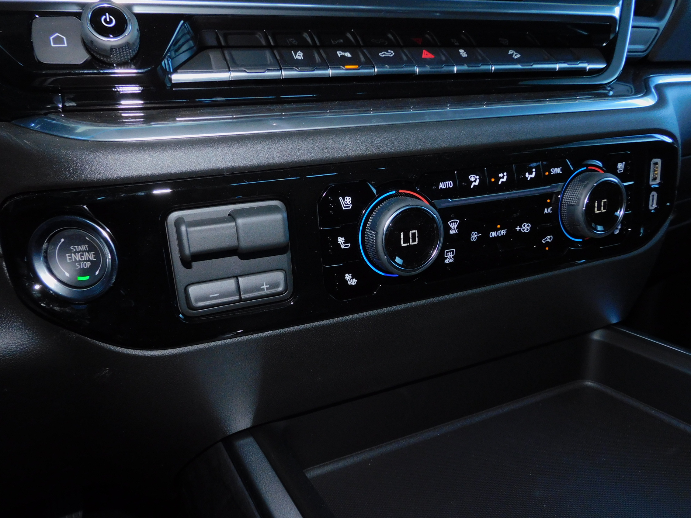 2026 Chevrolet Silverado 2500HD LTZ photo 2