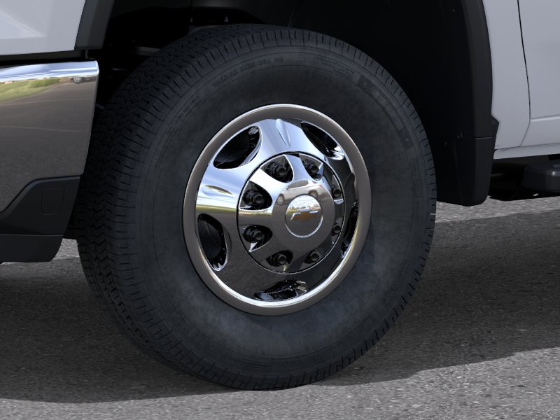 New 2026 Summit White Chevrolet LT DRW image 44
