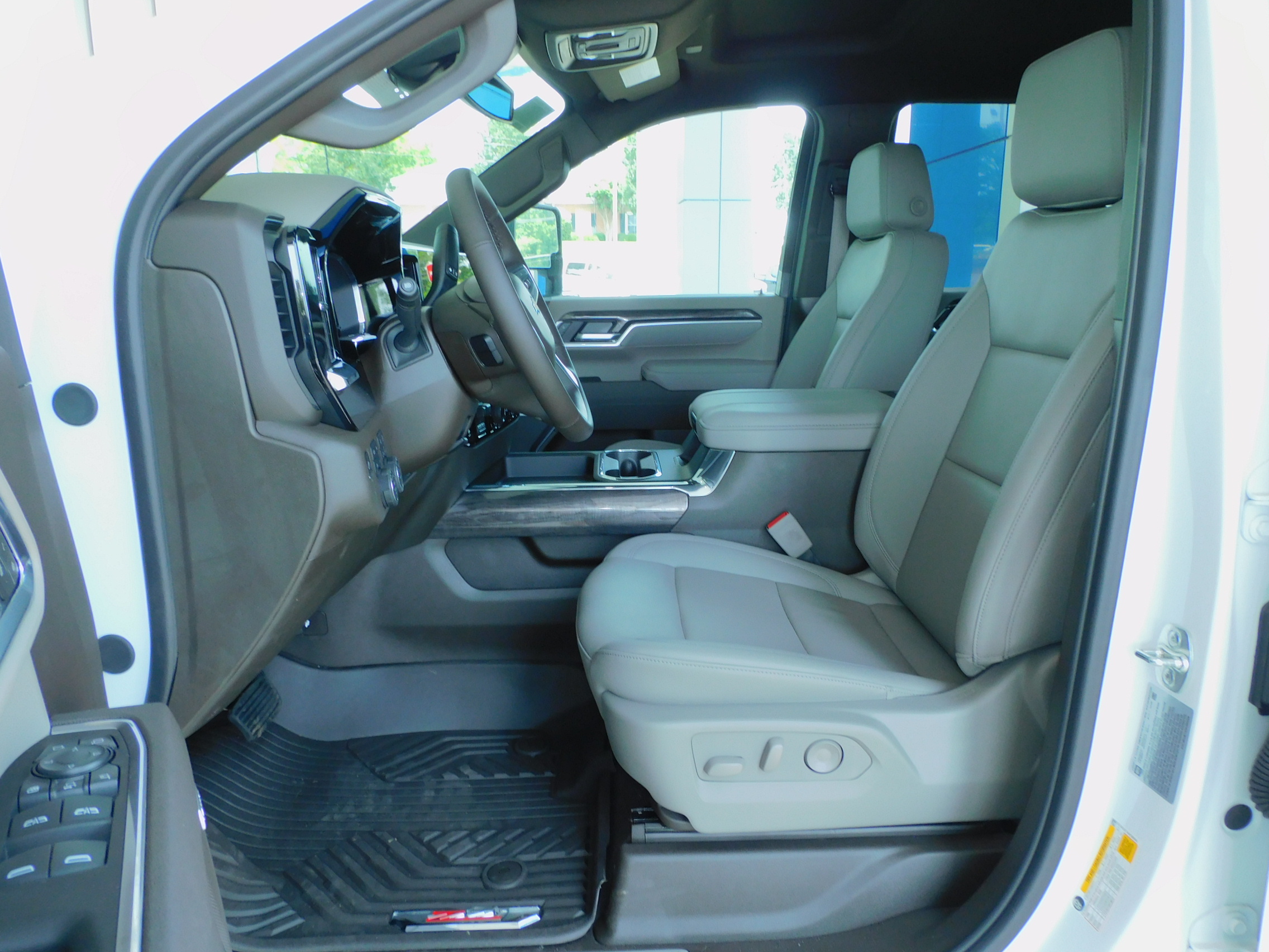 2025 Chevrolet Silverado 3500HD LTZ photo 14