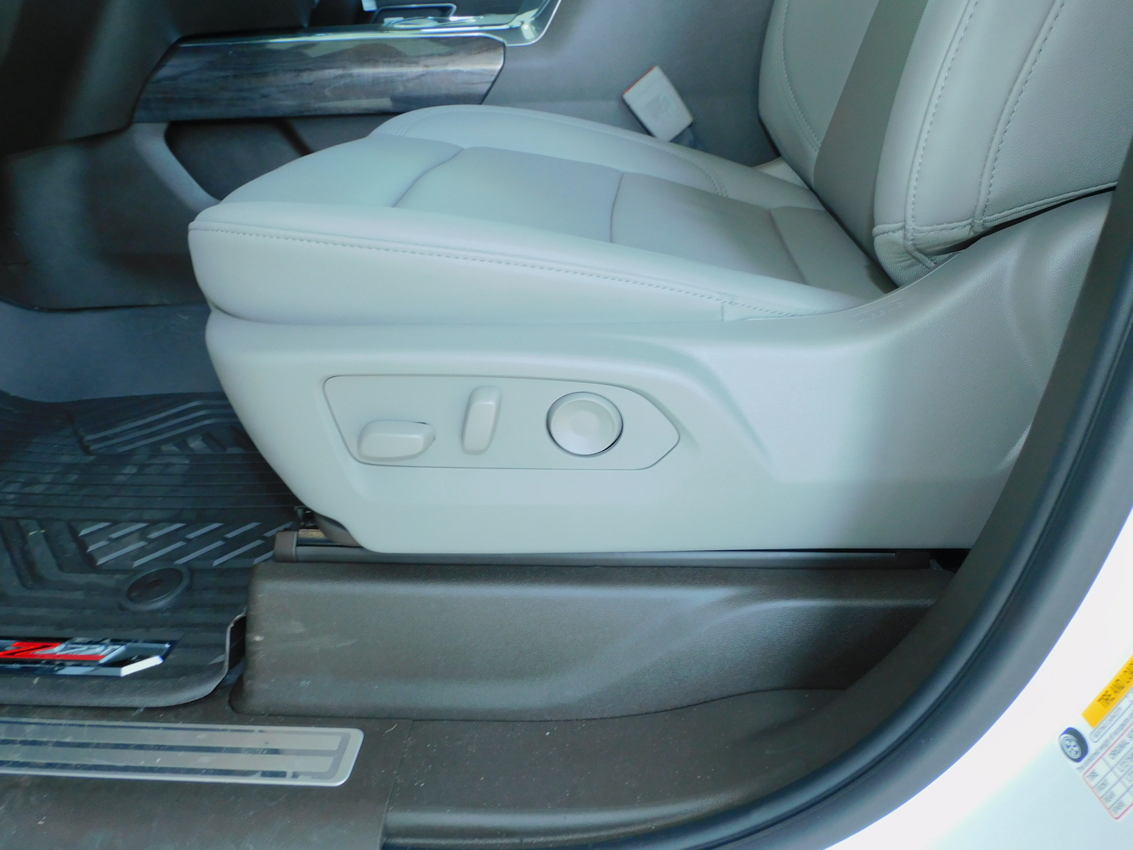 2025 Chevrolet Silverado 3500HD LTZ photo 16