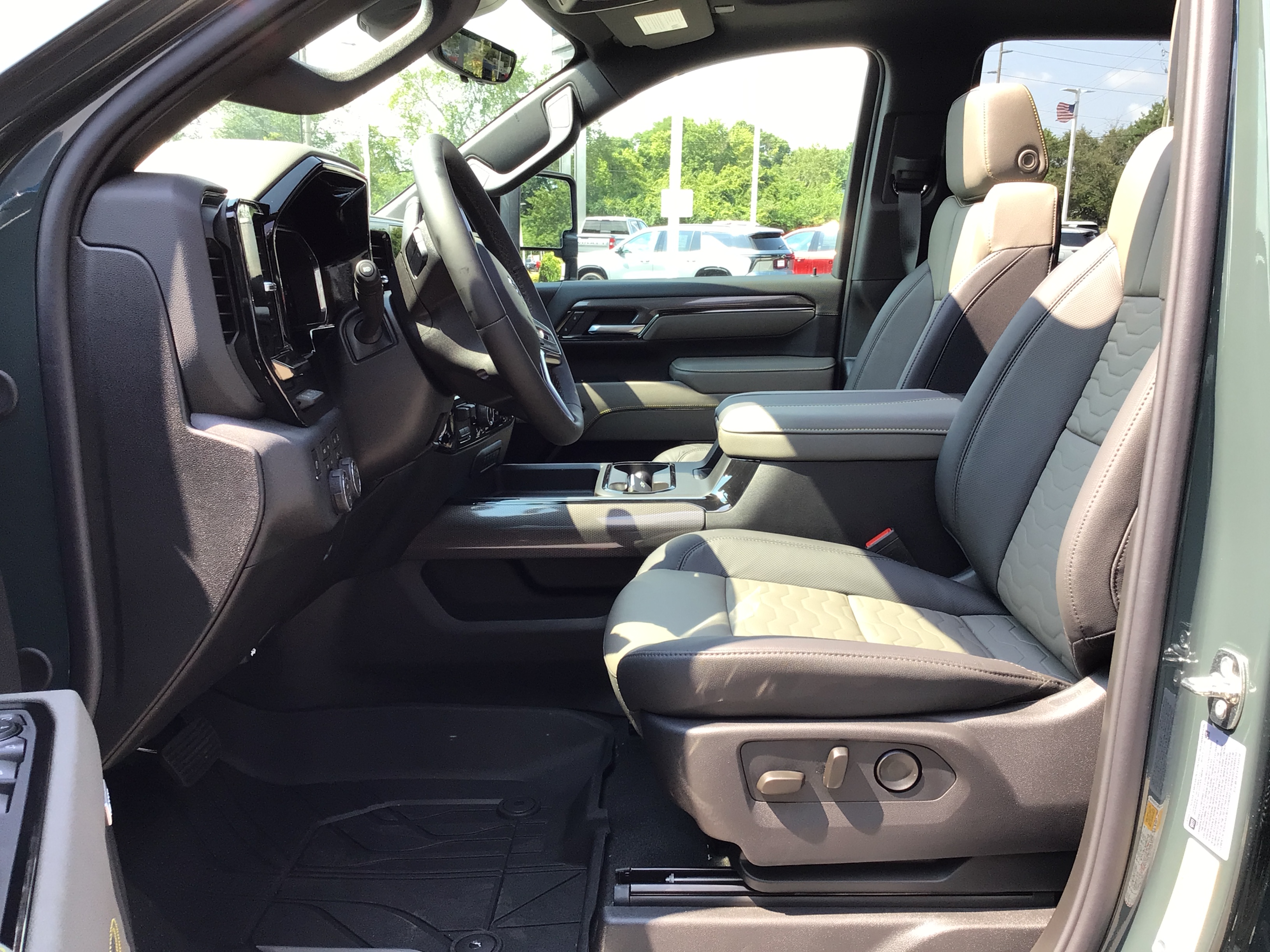 2026 Chevrolet Silverado 2500 HD ZR2 - Photo 14