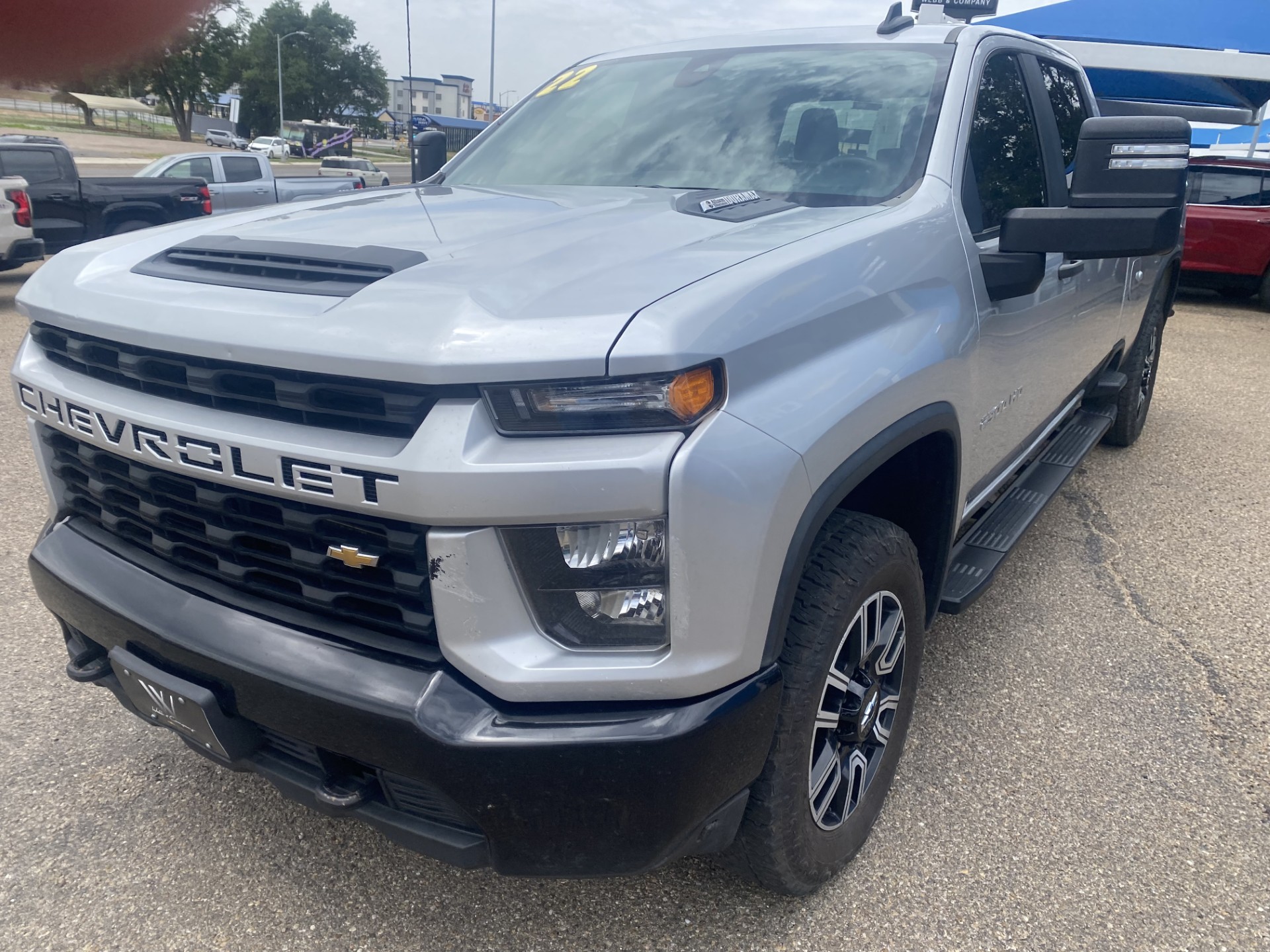 Used 2022 Silver Ice Metallic Chevrolet Custom image 4
