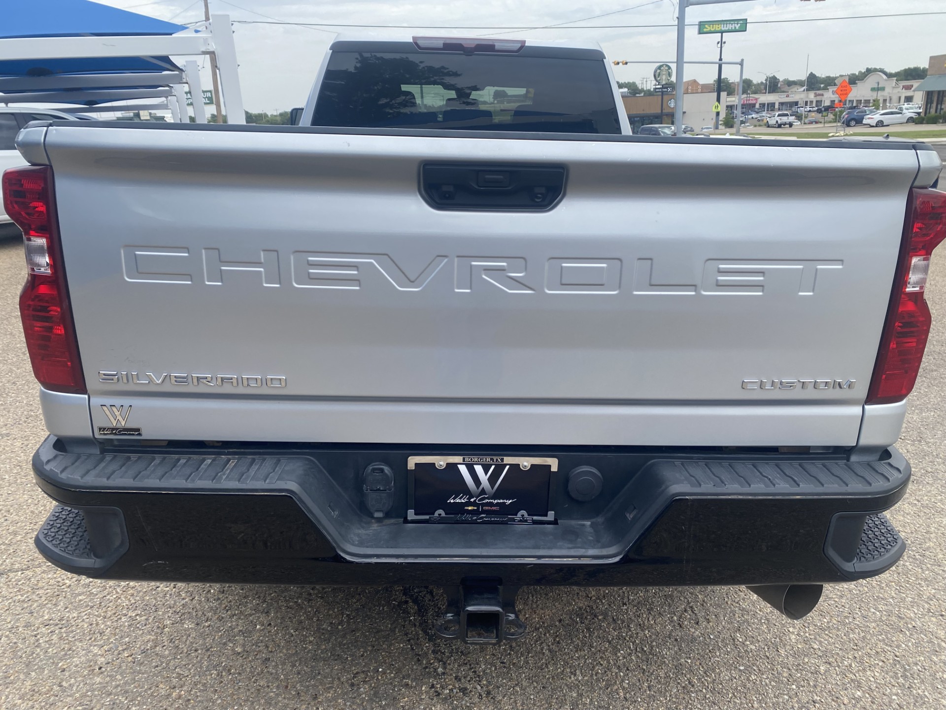 Used 2022 Silver Ice Metallic Chevrolet Custom image 7