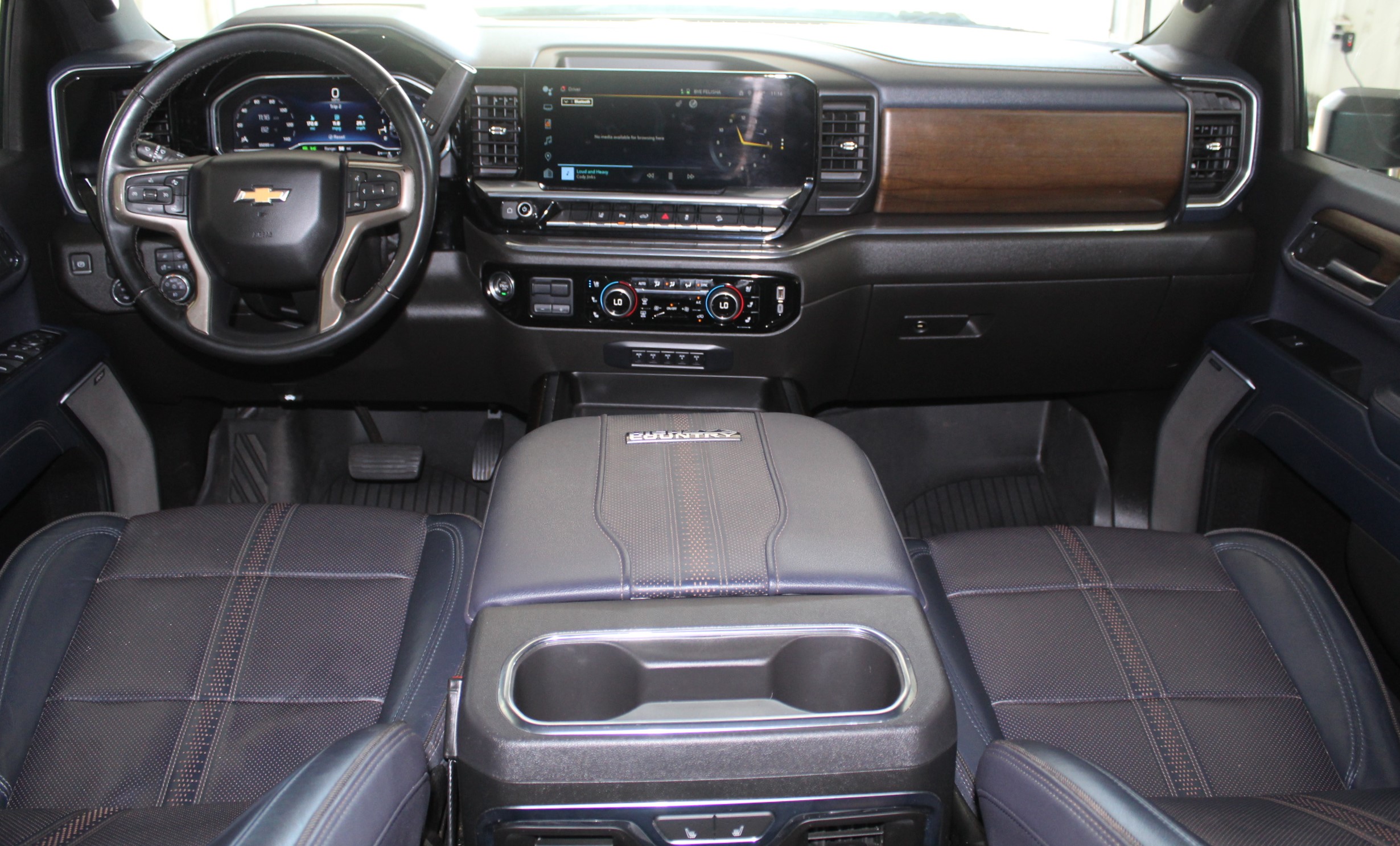 2024 Chevrolet Silverado 2500HD High Country photo 5