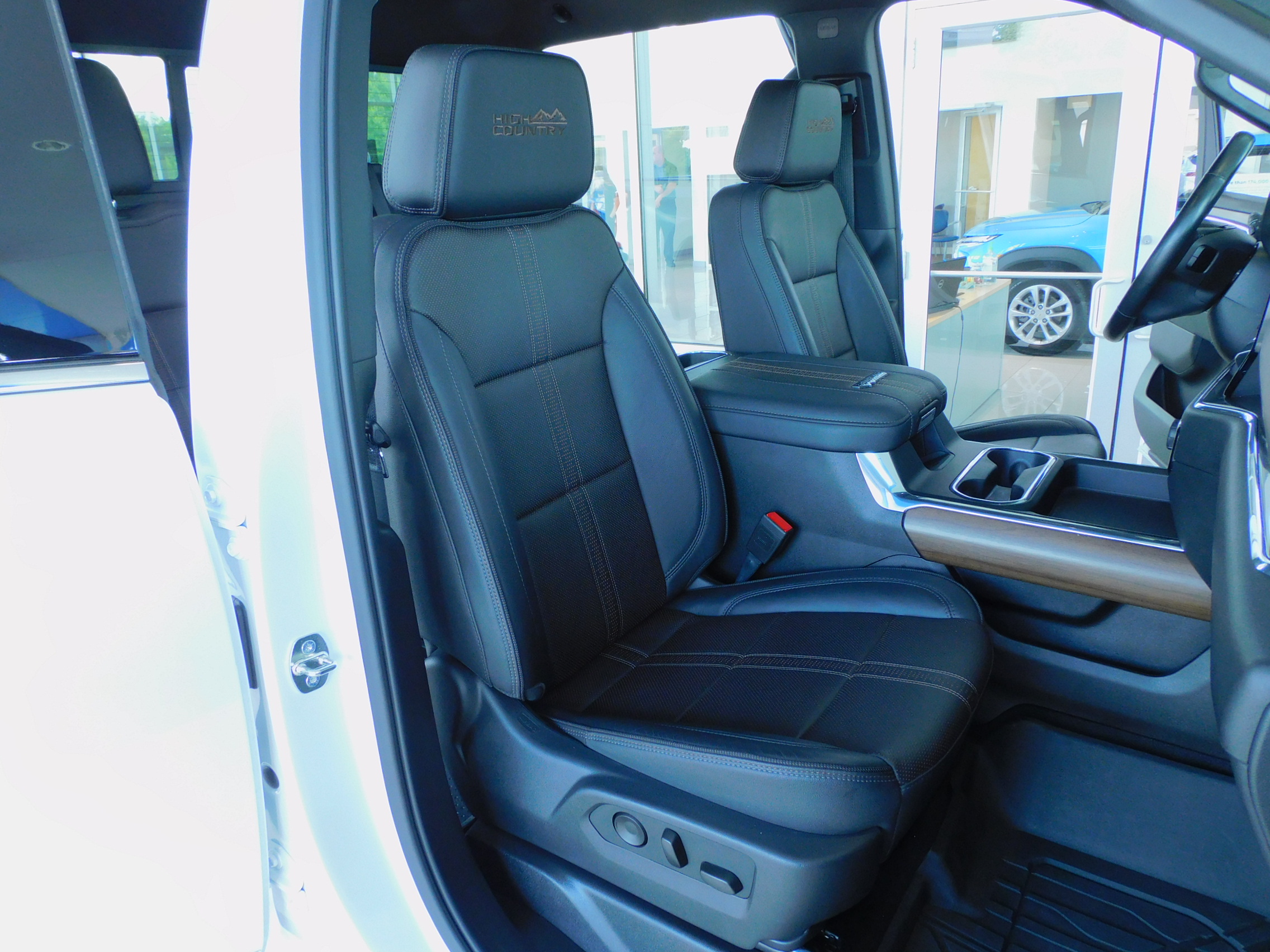2024 Chevrolet Silverado 2500HD High Country photo 20