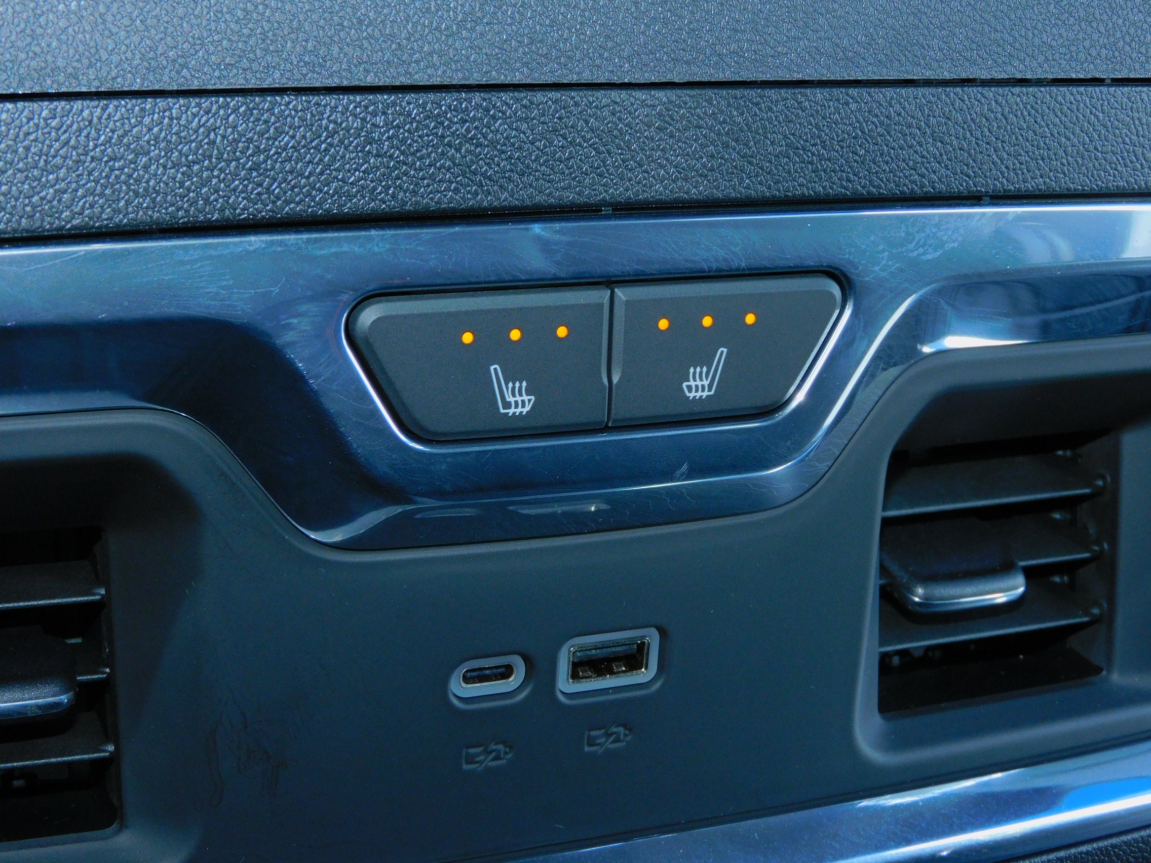 2024 Chevrolet Silverado 2500HD High Country photo 17