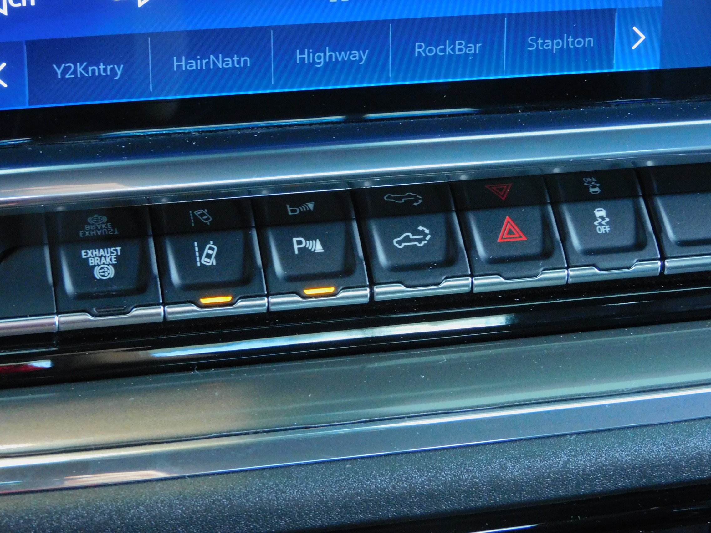 2024 Chevrolet Silverado 2500HD High Country photo 25
