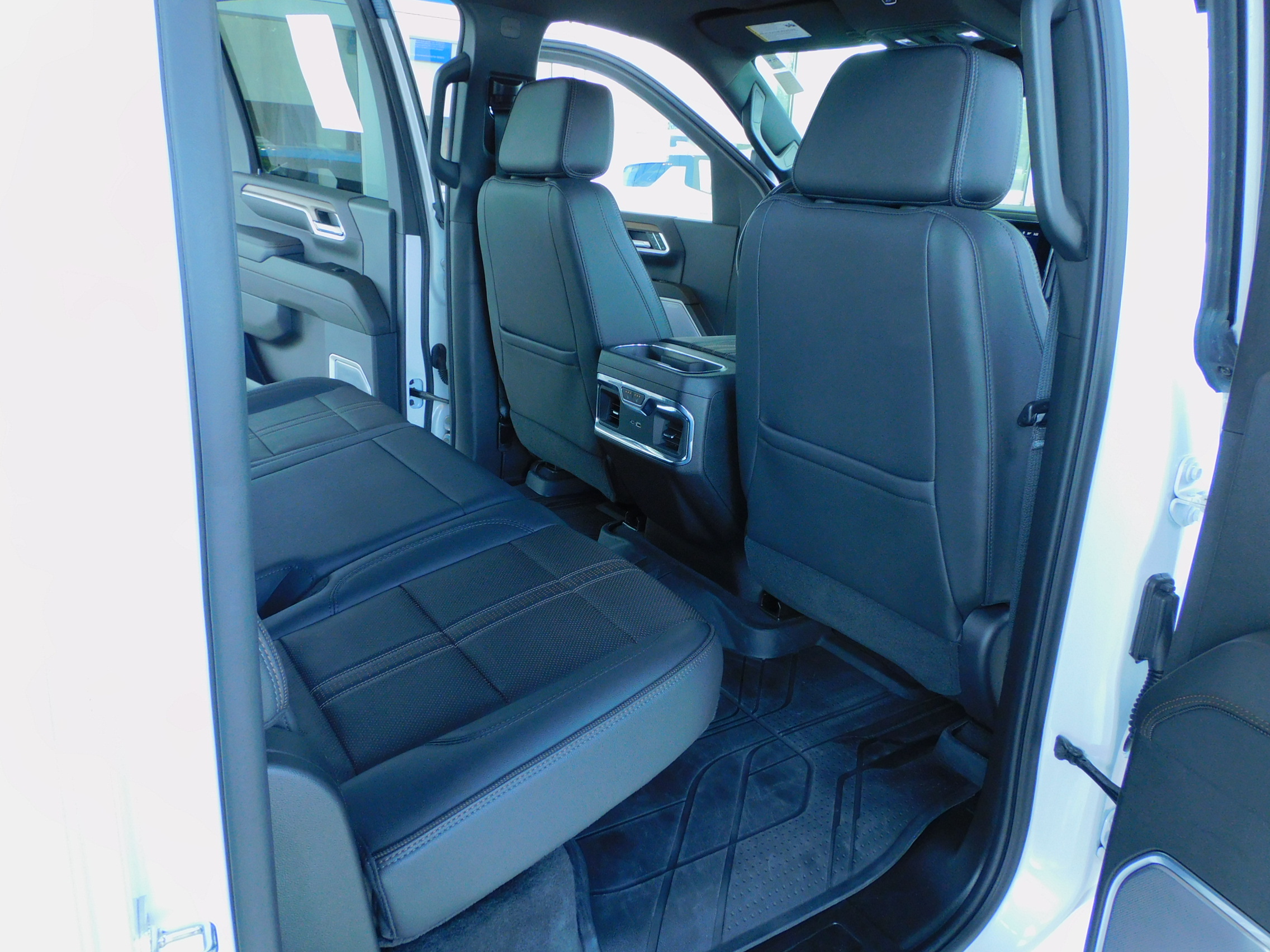 2024 Chevrolet Silverado 2500HD High Country photo 18
