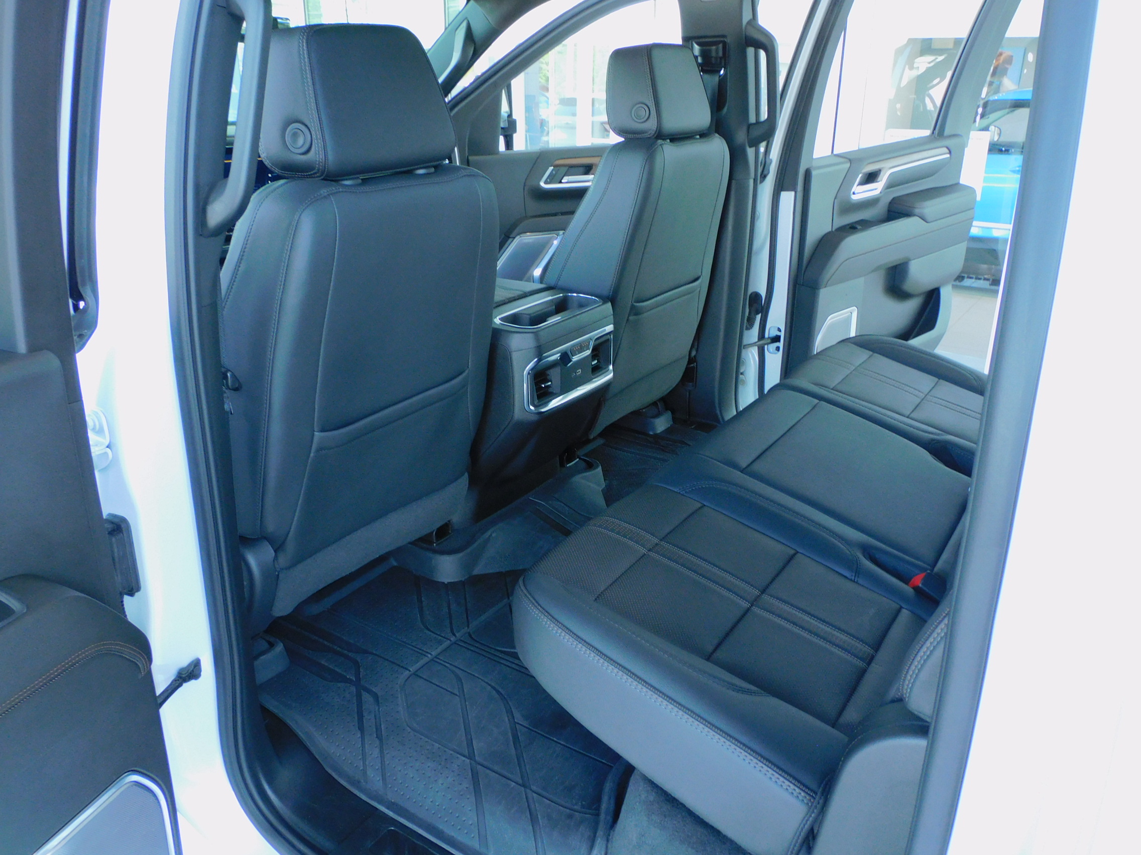 2024 Chevrolet Silverado 2500HD High Country photo 16