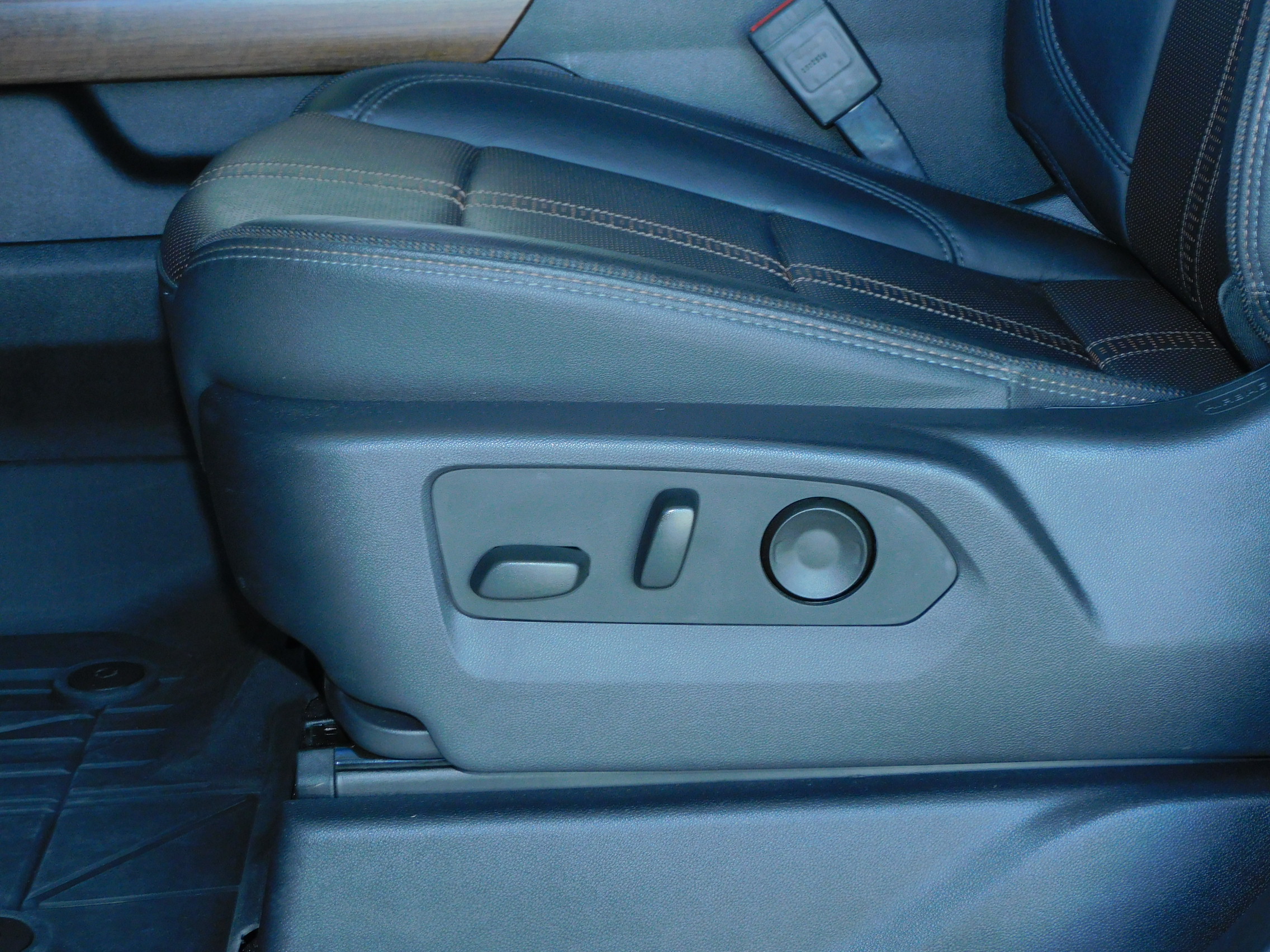 2024 Chevrolet Silverado 2500HD High Country photo 14