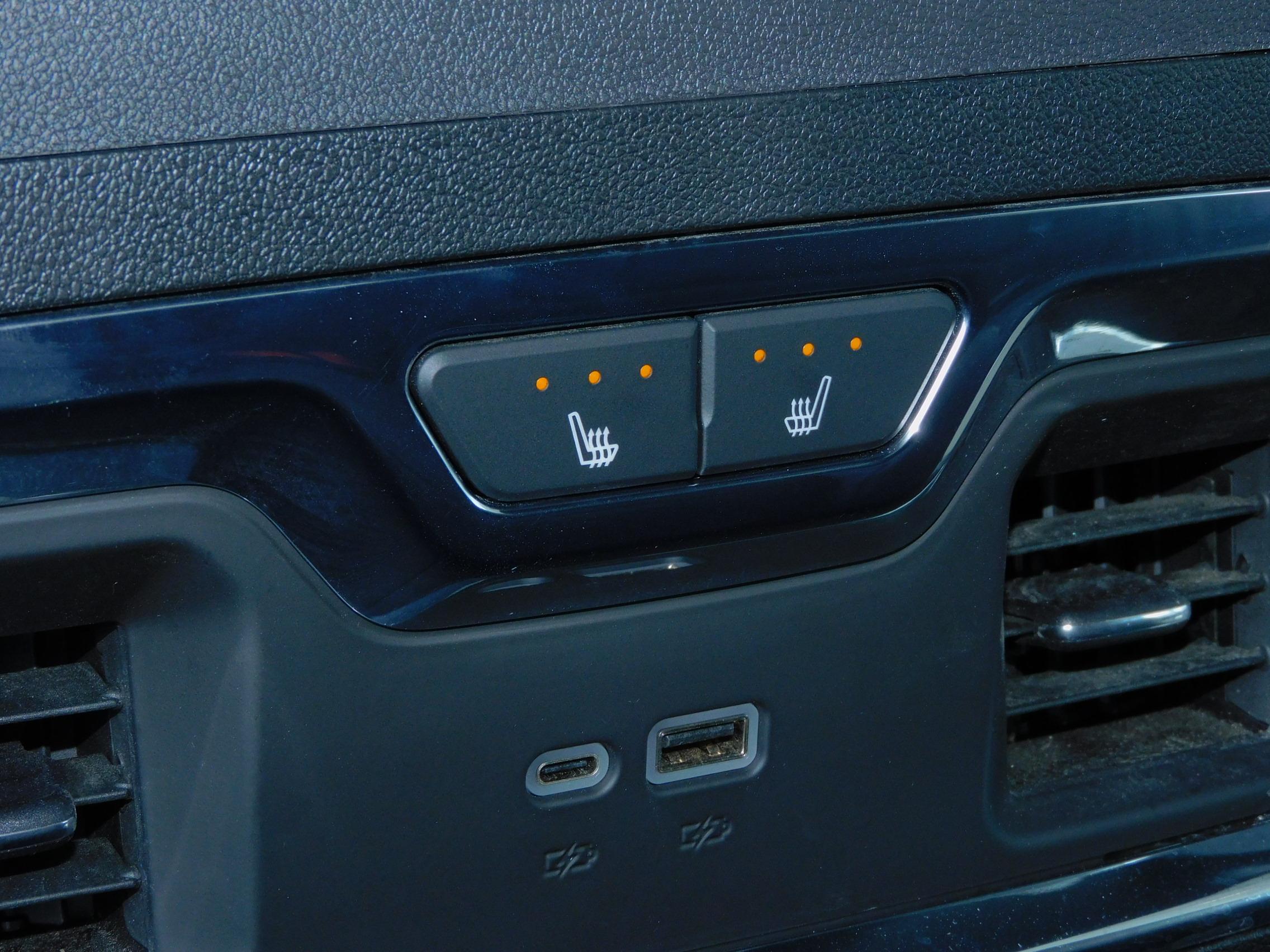 Used 2024 Summit White Chevrolet High Country image 9
