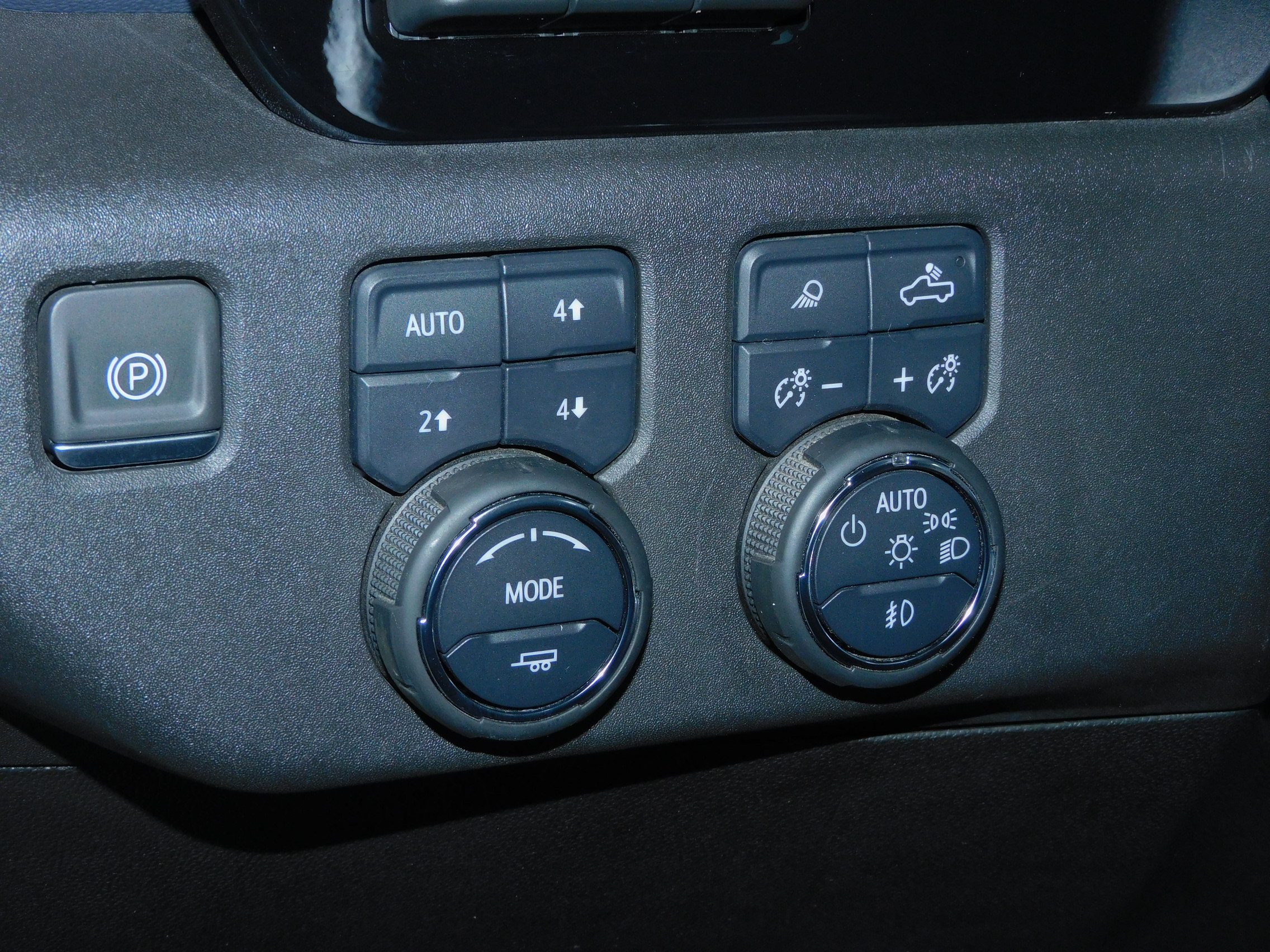 Used 2024 Summit White Chevrolet High Country image 35