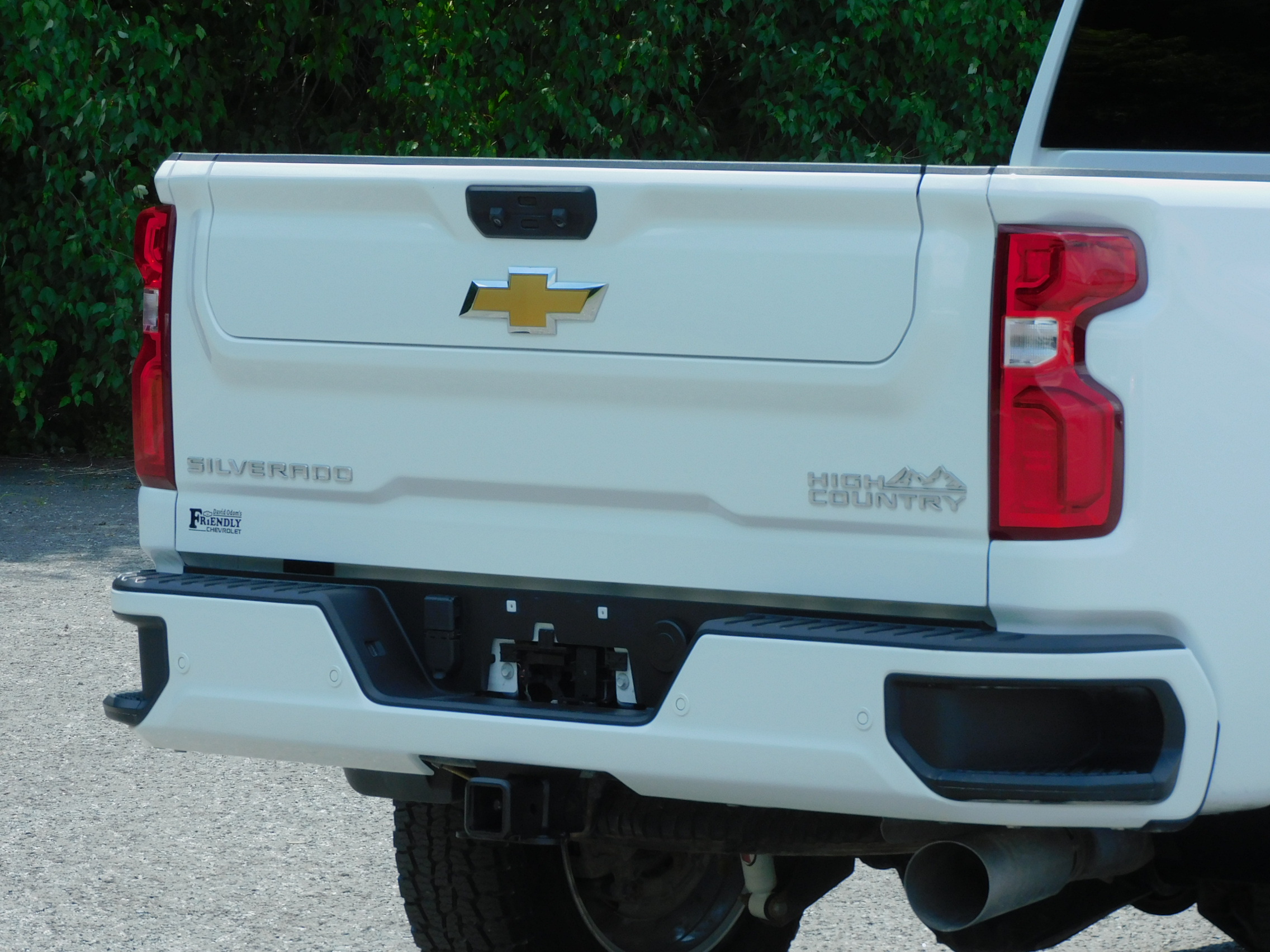 Used 2024 Summit White Chevrolet High Country image 17