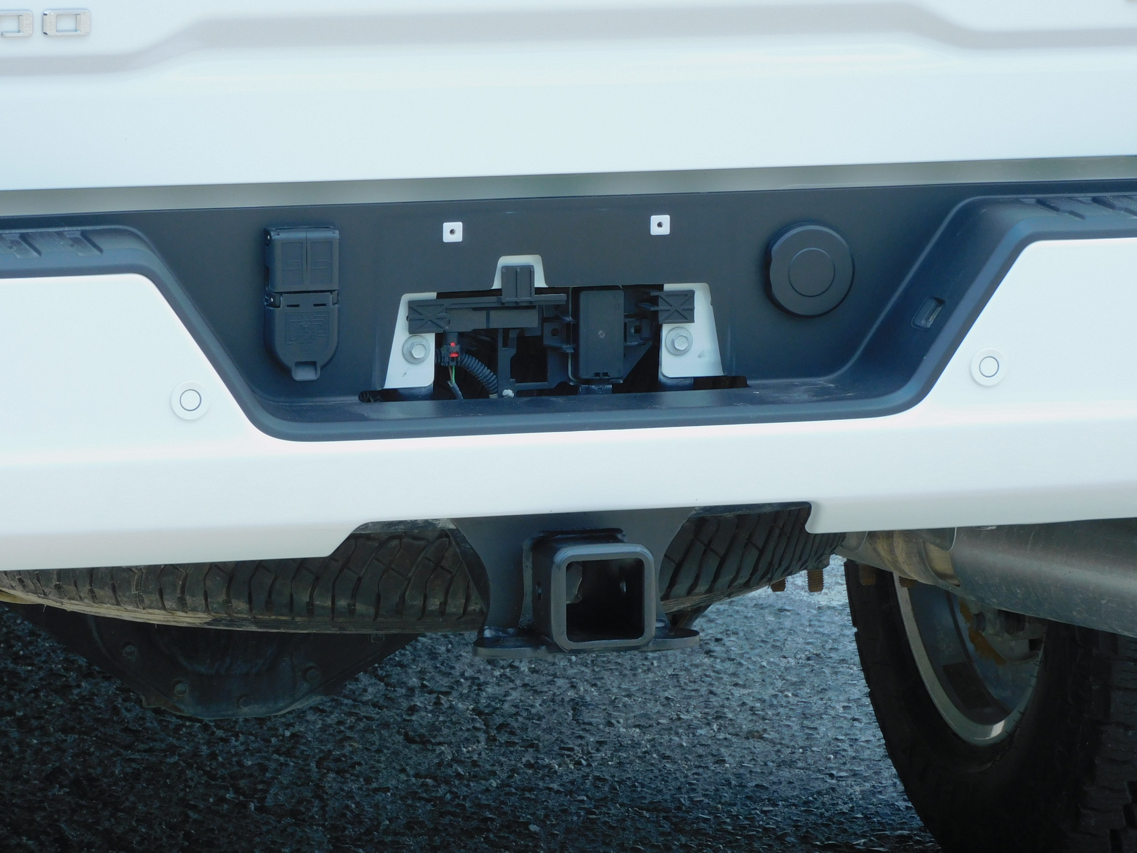 Used 2024 Summit White Chevrolet High Country image 18