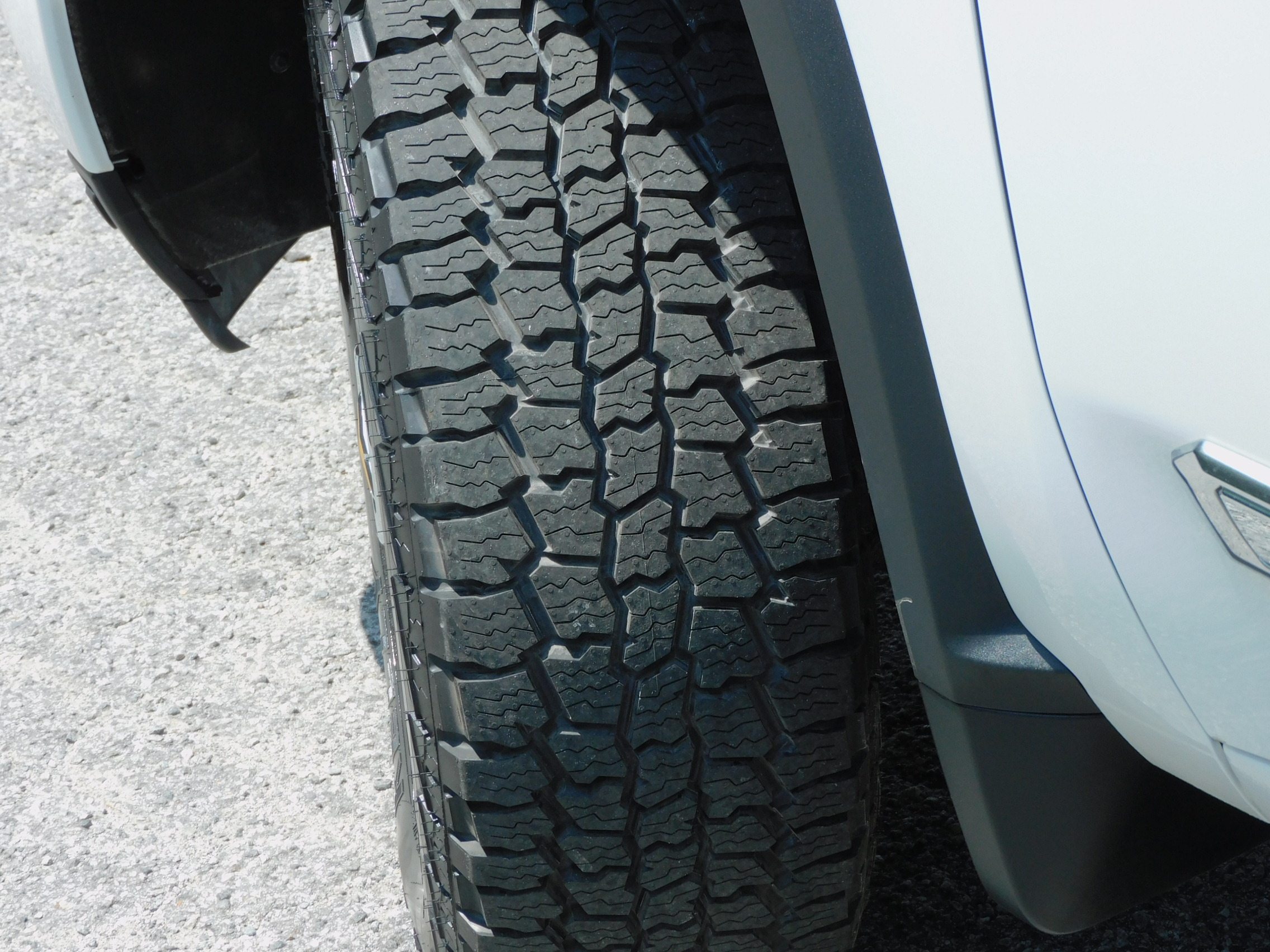 Used 2024 Summit White Chevrolet High Country image 23