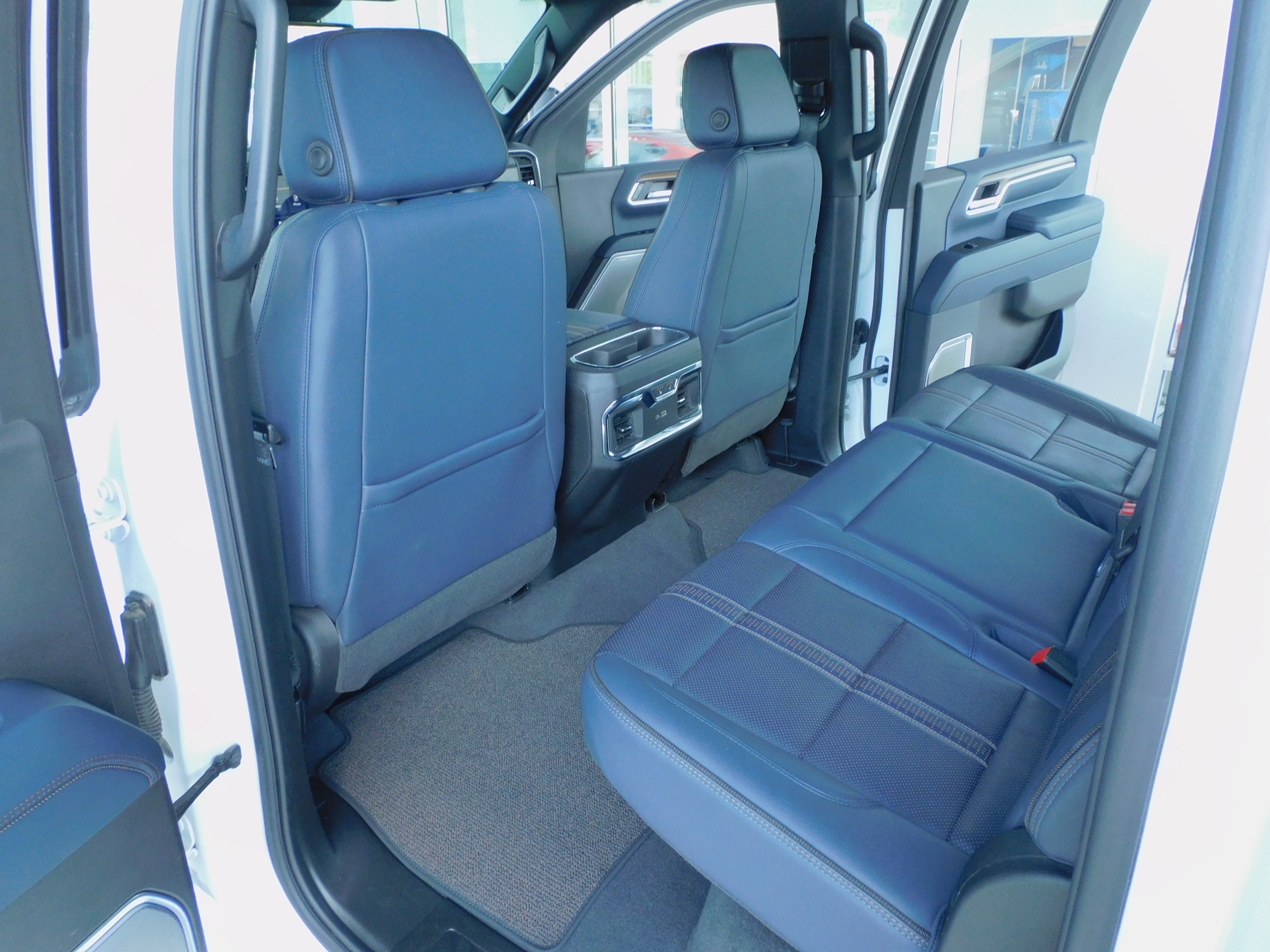 Used 2024 Summit White Chevrolet High Country image 27