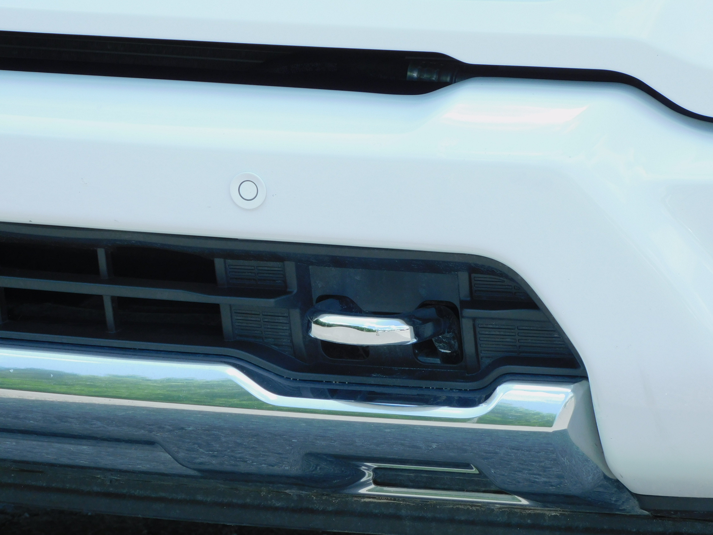 Used 2024 Summit White Chevrolet High Country image 14