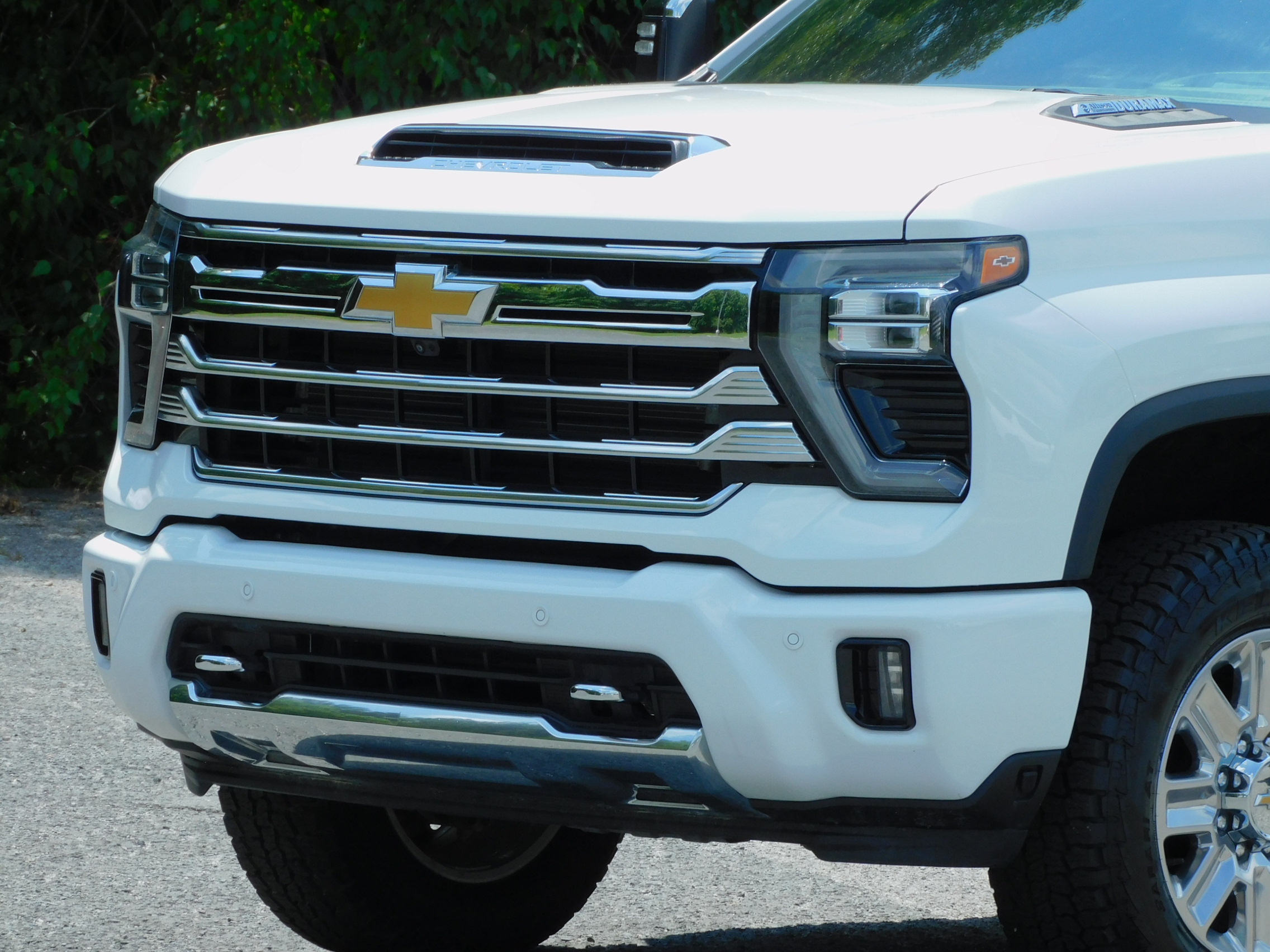 Used 2024 Summit White Chevrolet High Country image 13