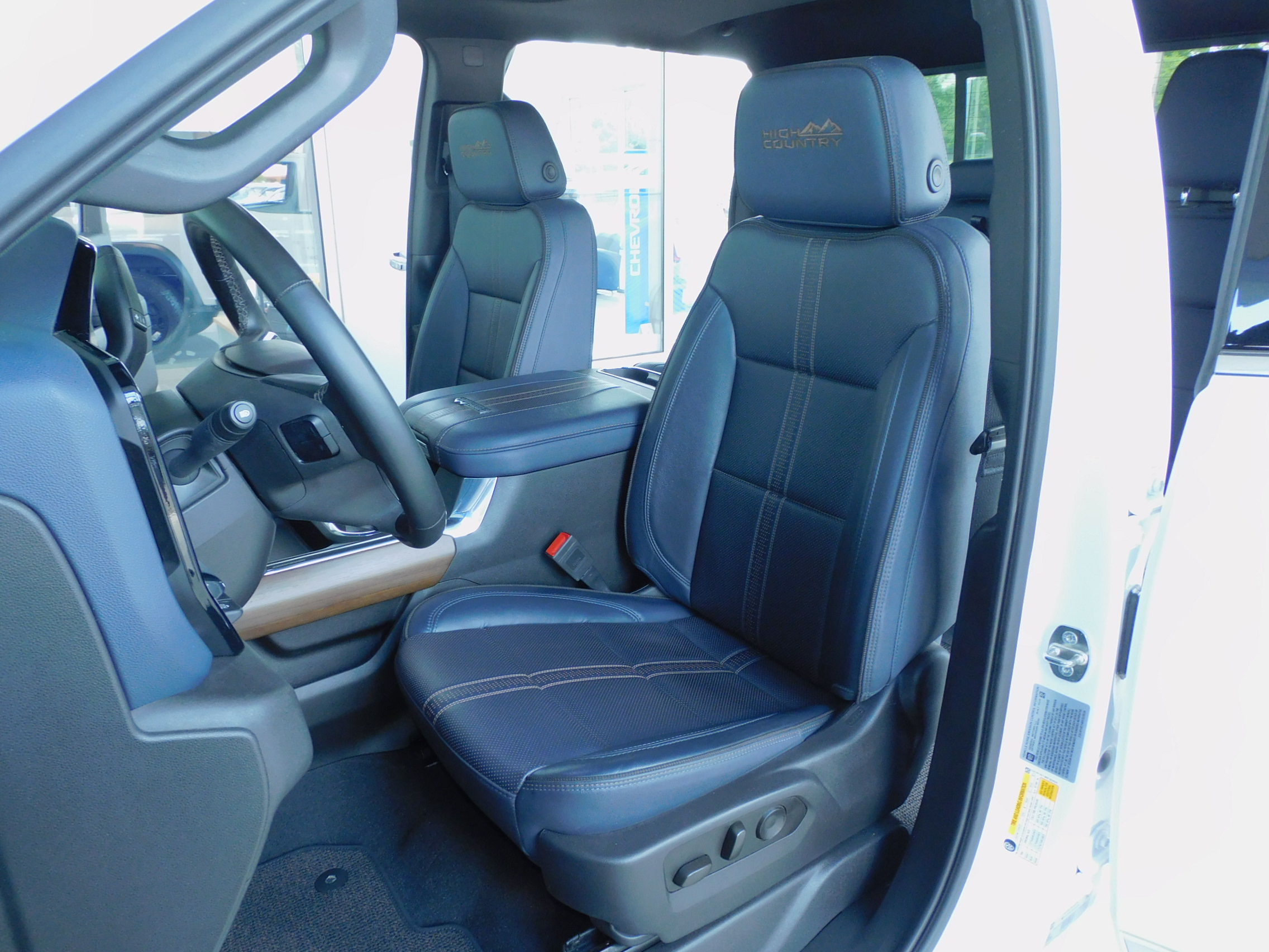 Used 2024 Summit White Chevrolet High Country image 28