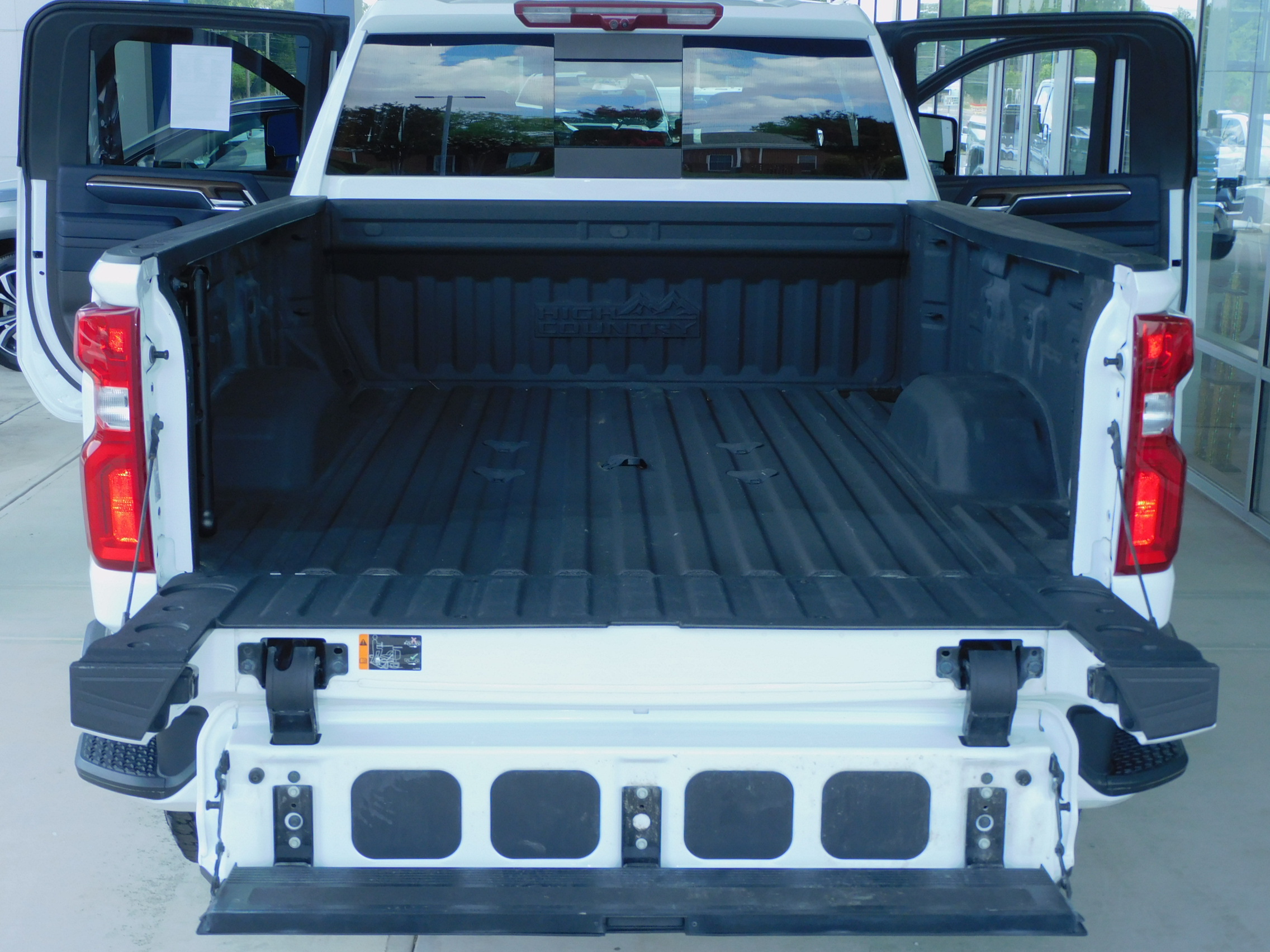 Used 2024 Summit White Chevrolet High Country image 20
