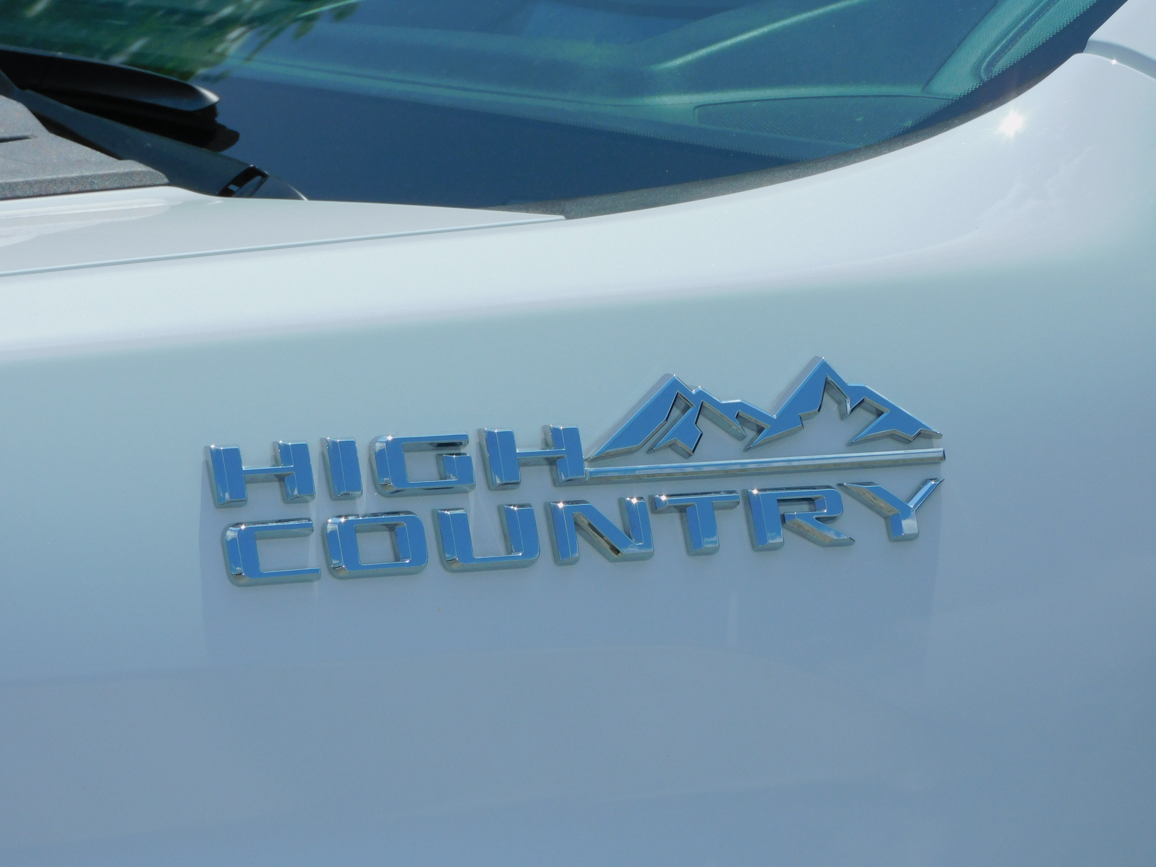 Used 2024 Summit White Chevrolet High Country image 16