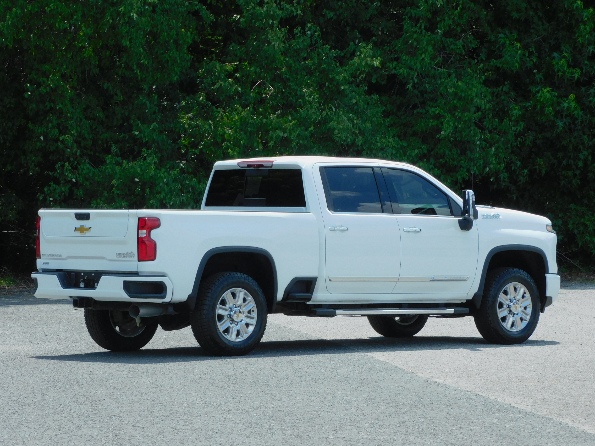 Used 2024 Summit White Chevrolet High Country image 11