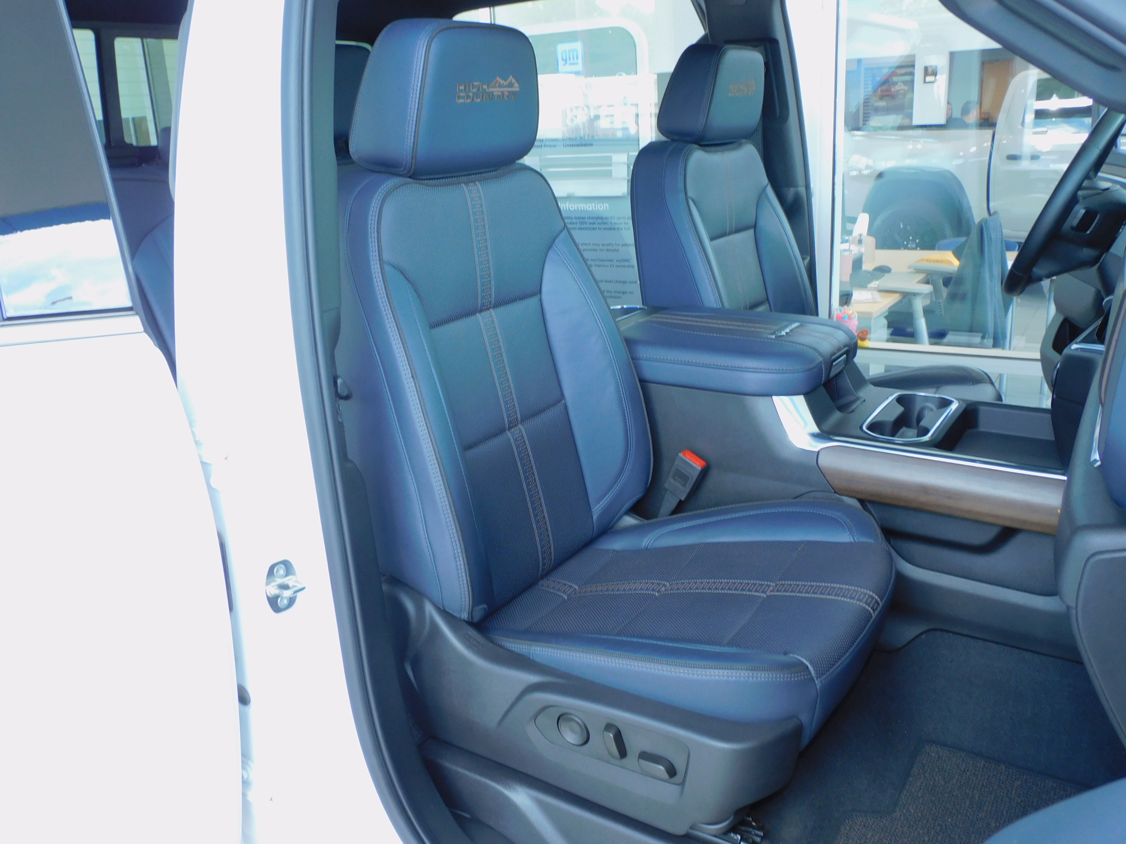 Used 2024 Summit White Chevrolet High Country image 31