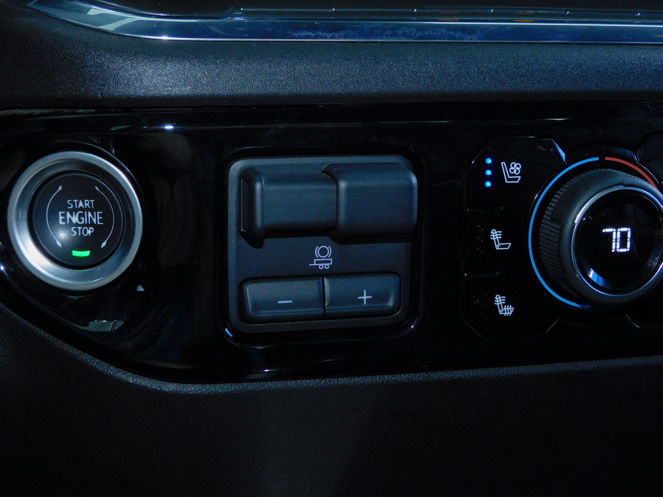 Used 2024 Summit White Chevrolet High Country image 8