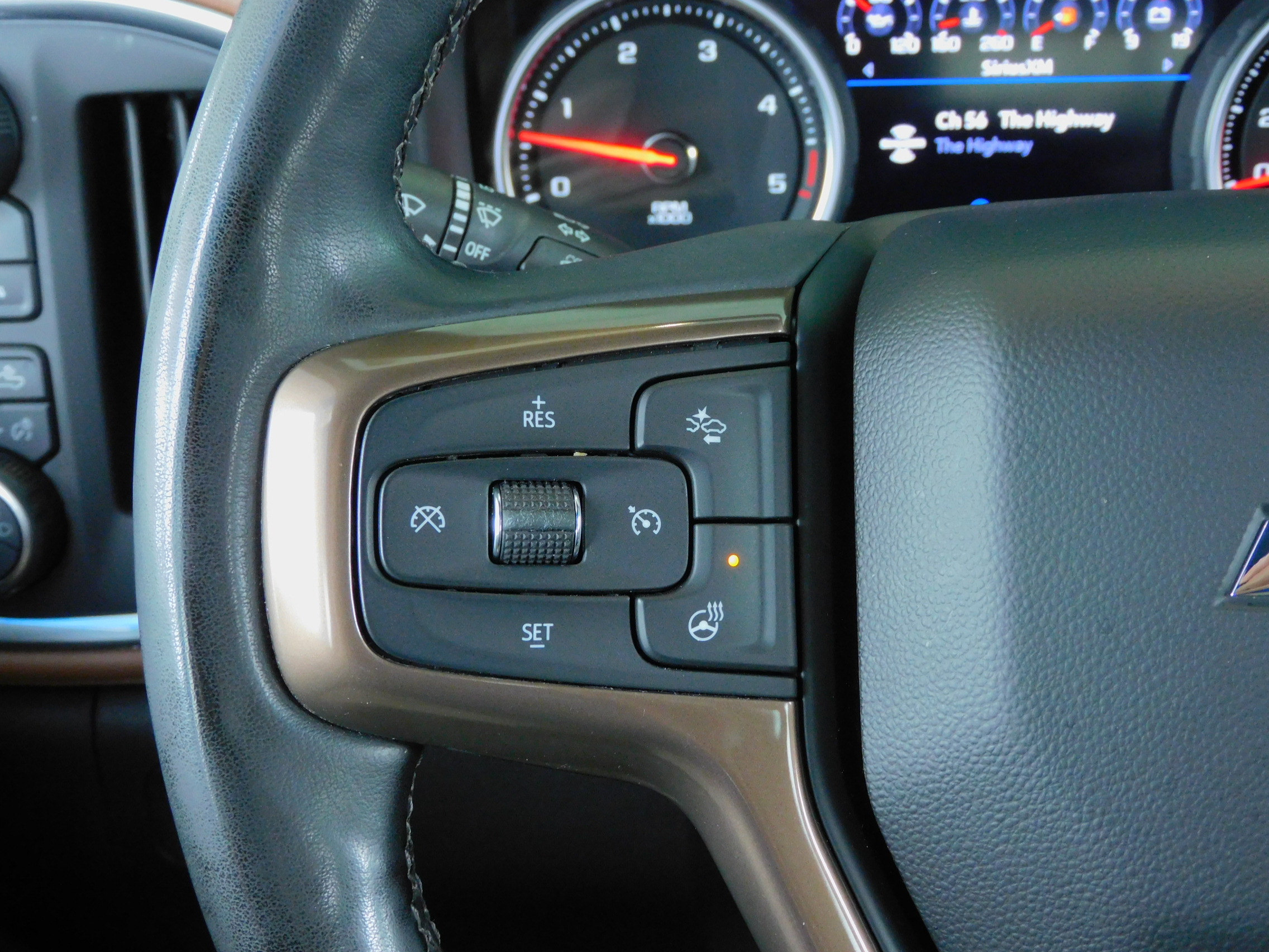 2023 Chevrolet Silverado 3500HD High Country photo 28