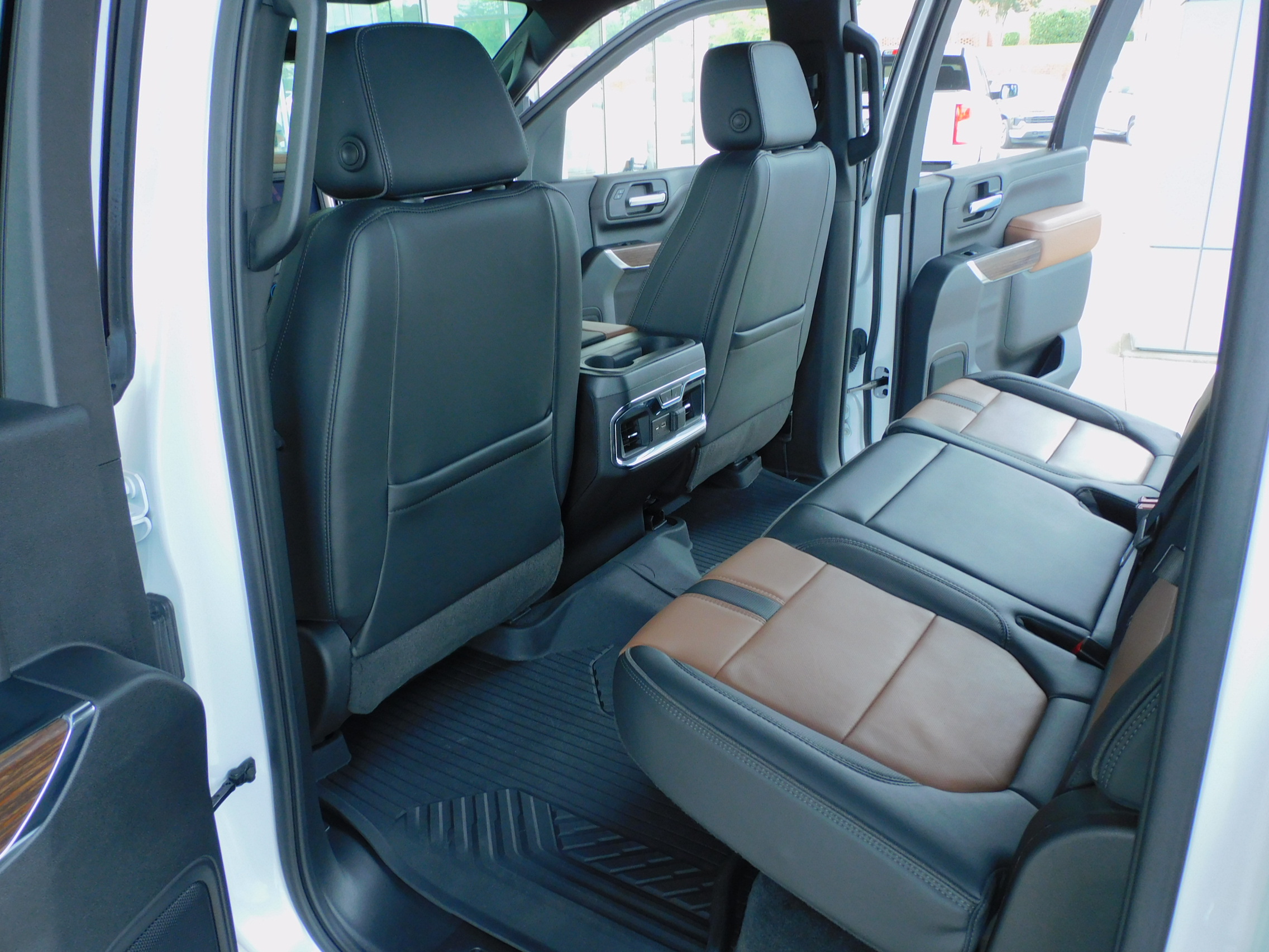 2023 Chevrolet Silverado 3500HD High Country photo 22