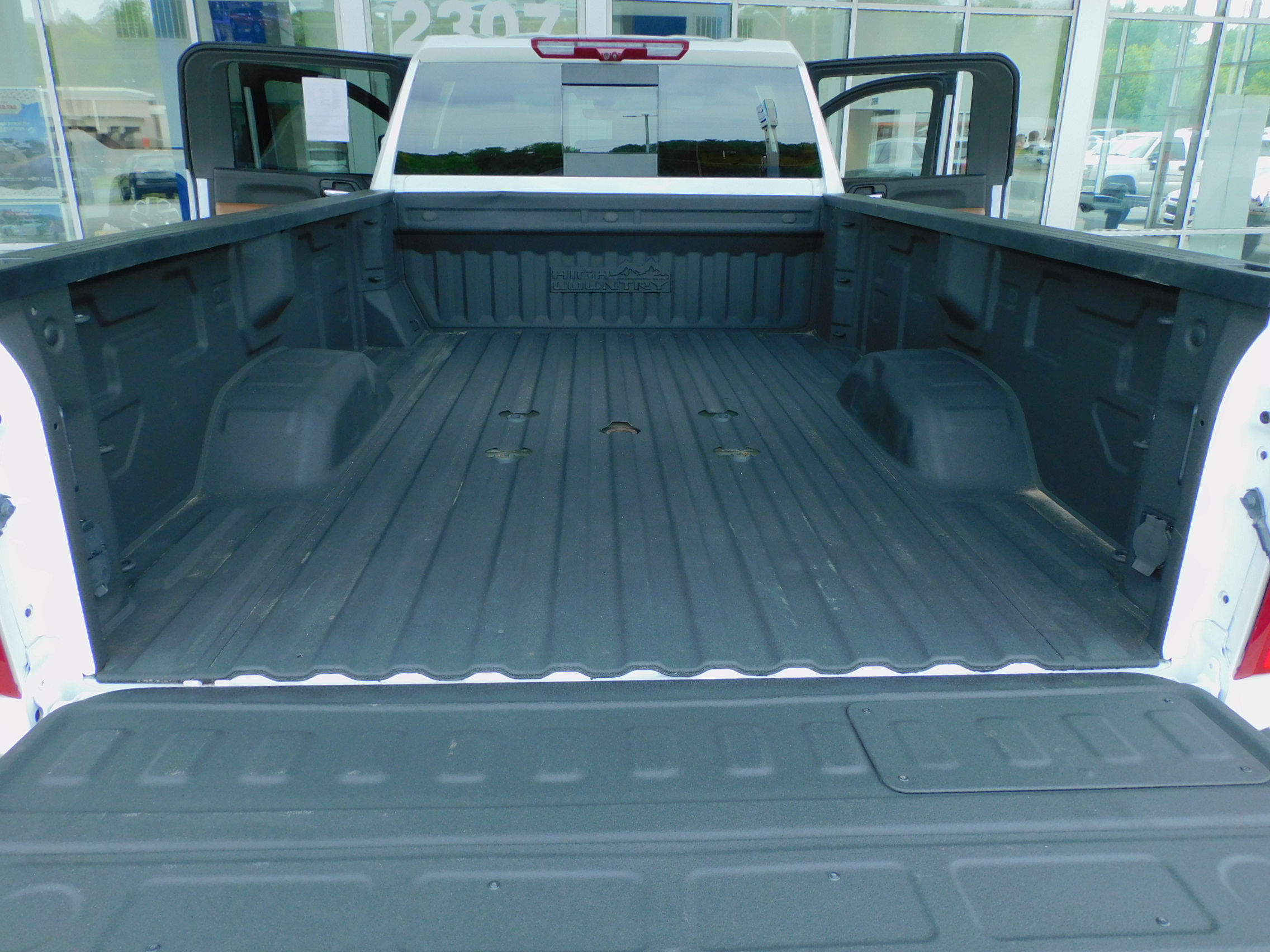 2023 Chevrolet Silverado 3500HD High Country photo 15