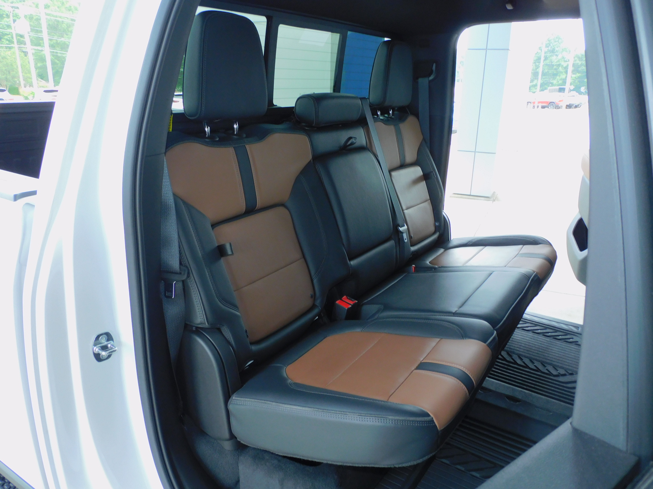 2023 Chevrolet Silverado 3500HD High Country photo 24