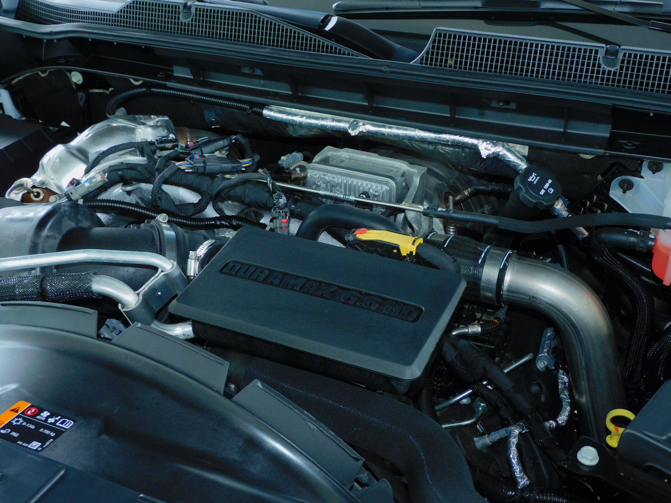 2023 Chevrolet Silverado 3500HD High Country photo 17