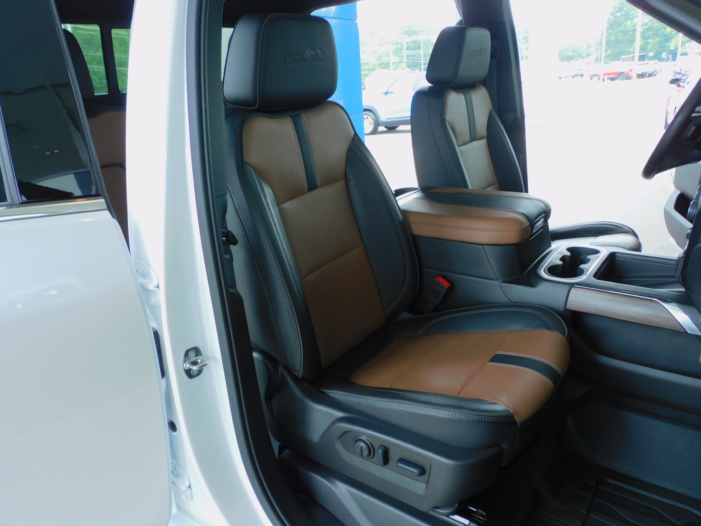 2023 Chevrolet Silverado 3500HD High Country photo 25