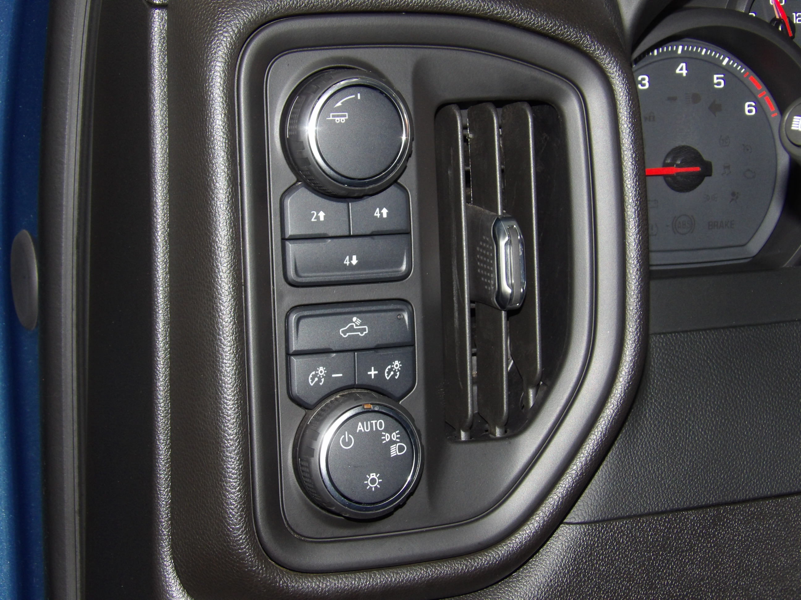 2024 Chevrolet Silverado 2500HD Custom - Photo 24
